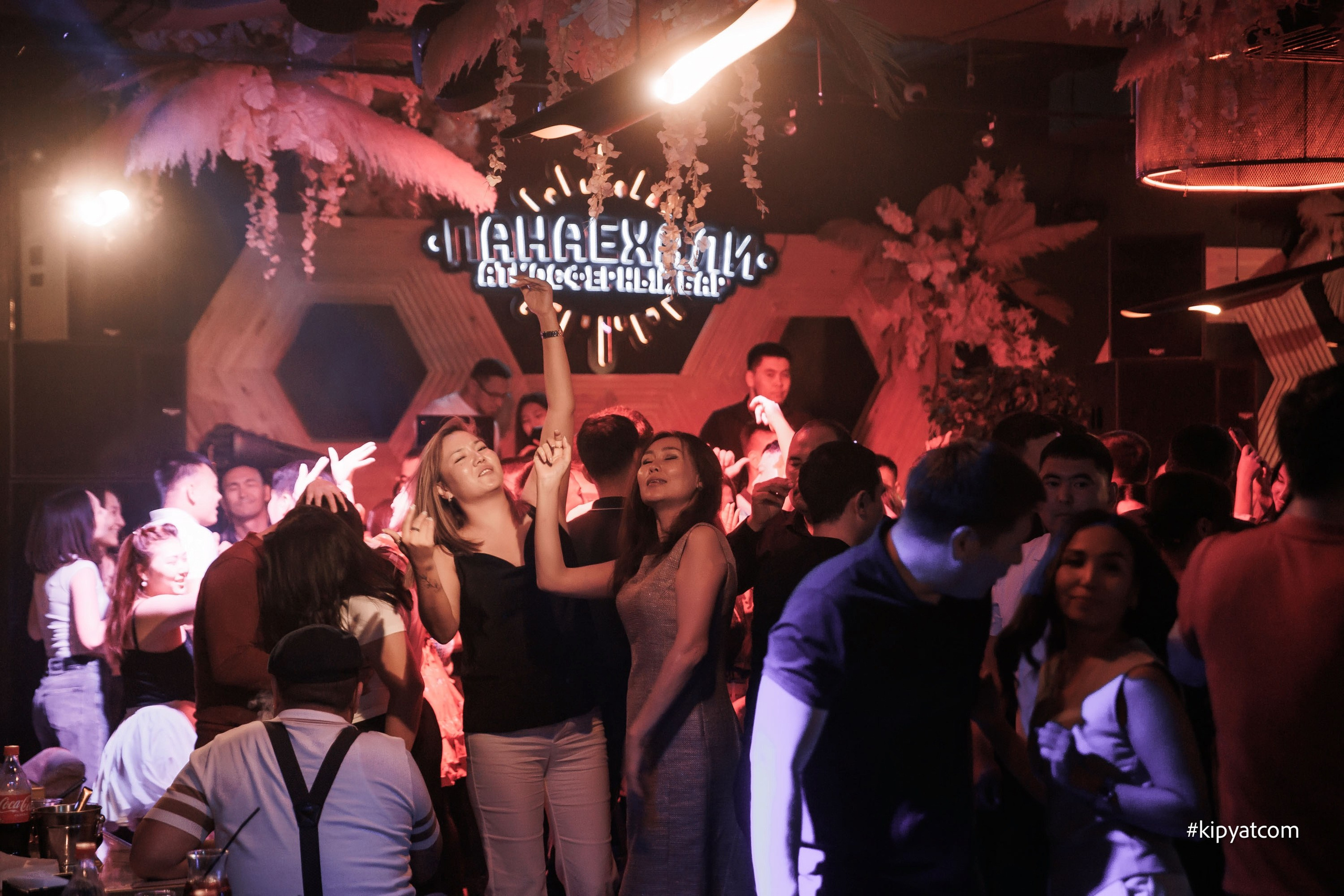 Панаехали бц Москва. Астана Кипятком