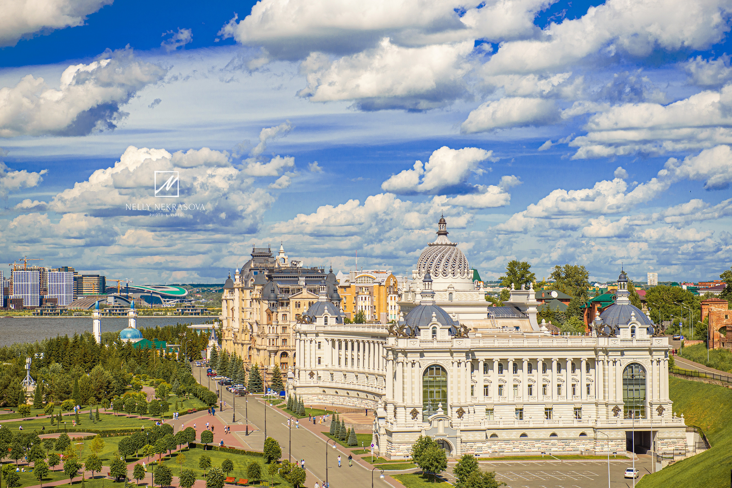 Казань с высоты, смотровая площадка в Казанском Кремле. Дворец Земледельцев, река Казанка, Кремлевская набережная. 