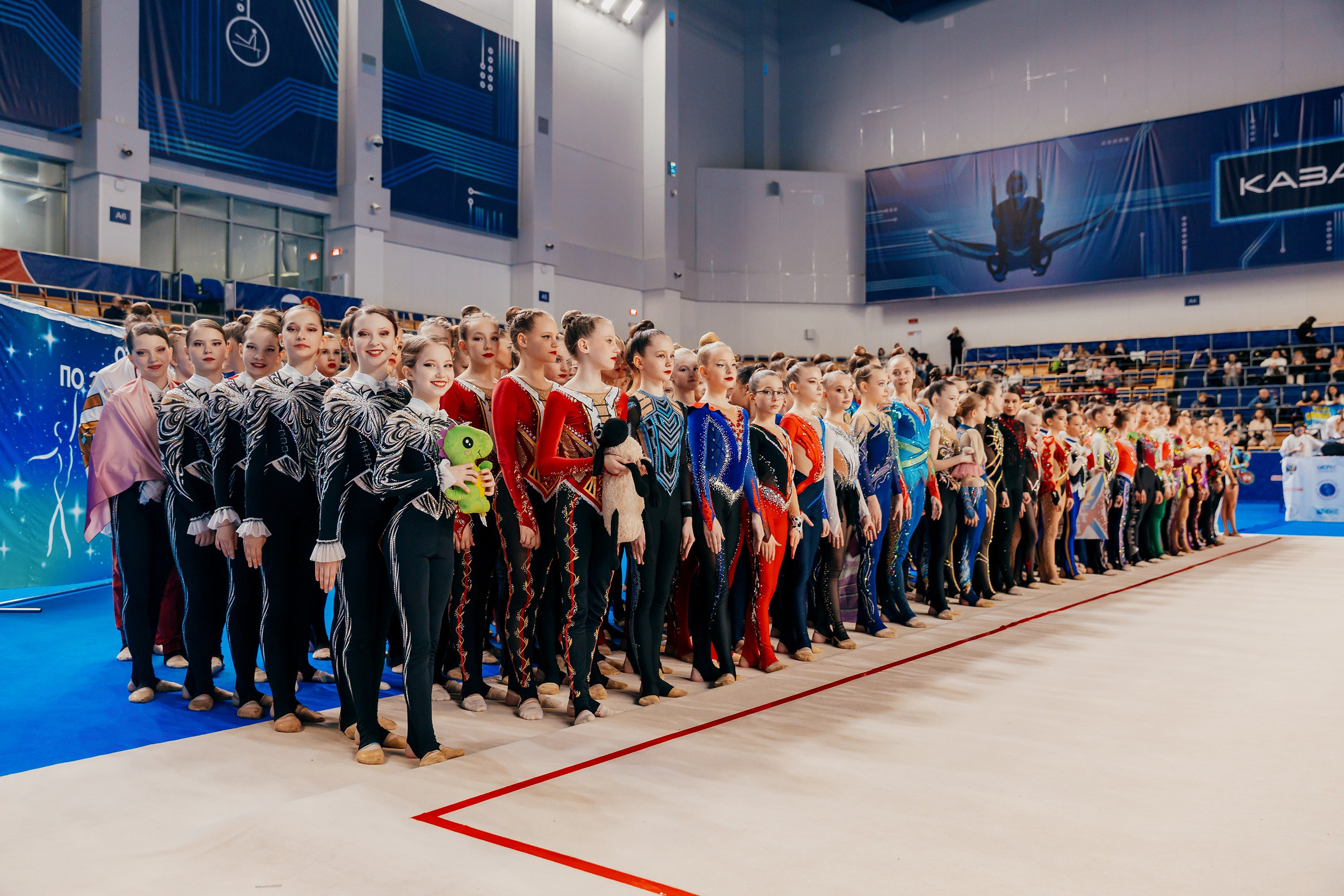Участники международных соревнований по спортивной аэробике Аэроосень 2023 в Минске. Общее фото