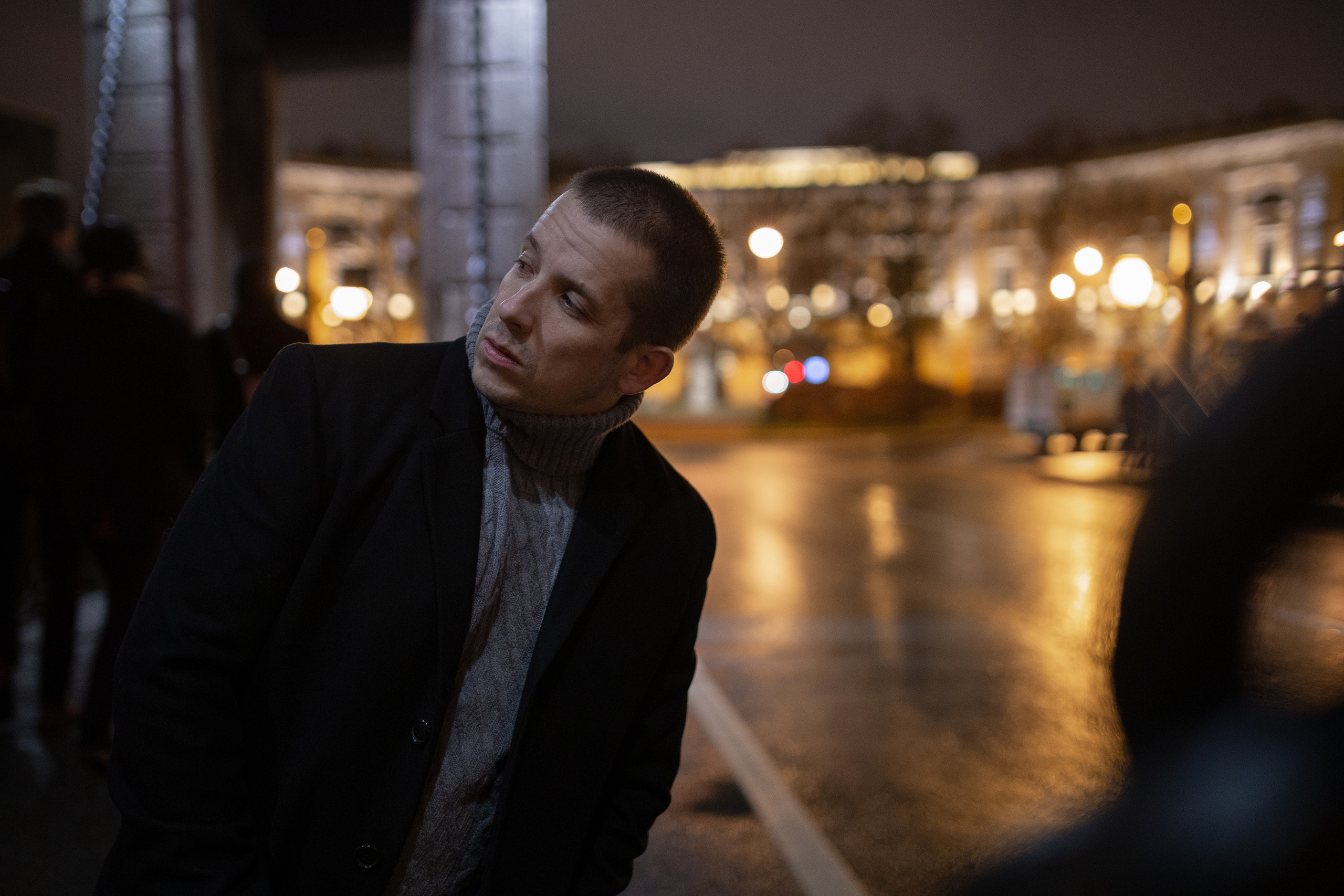 Портрет мужчины на улице в городе Санкт-Петербурге.