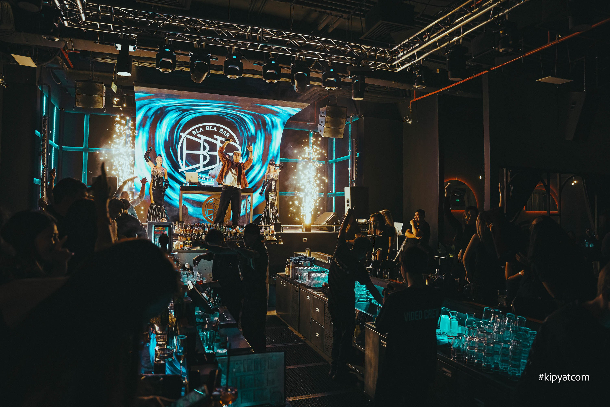 Bla Bla Bar. Астана Кипятком