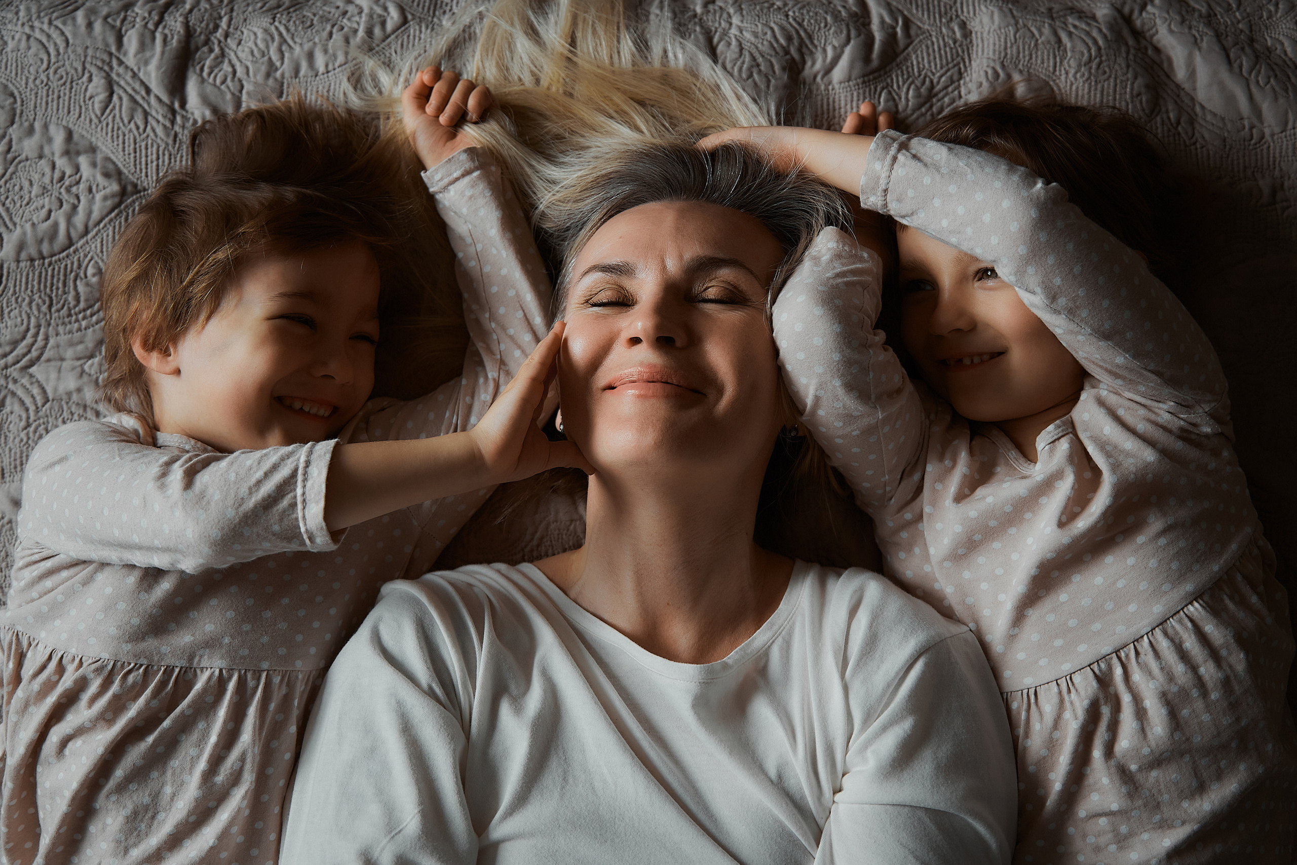 Семейная фотосессия мама с детьми