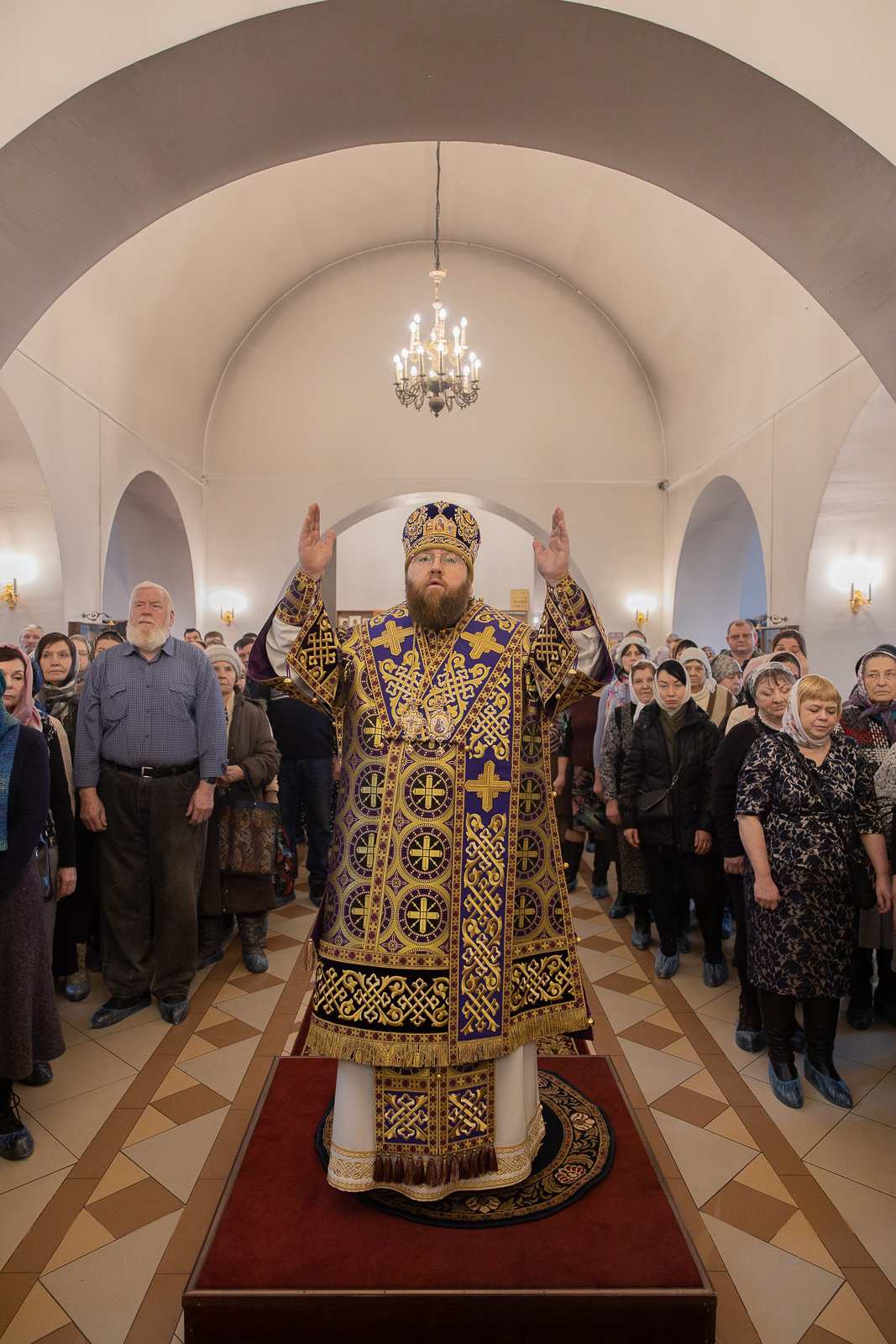 Митрополит Игнатий совершил Божественную литургию в Петропавловском храме. Северное благочиние Саратовской епархии