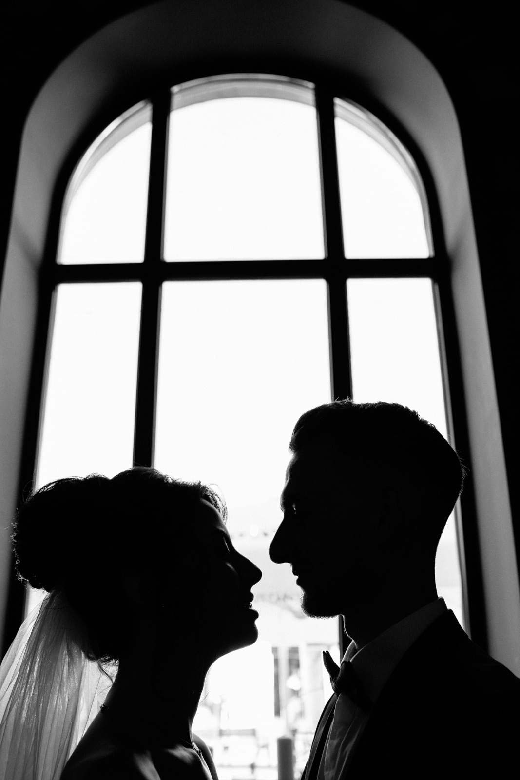 Свадебная фотосессия в интерьере с зеркалами — стильная съёмка в Минске в любую погоду