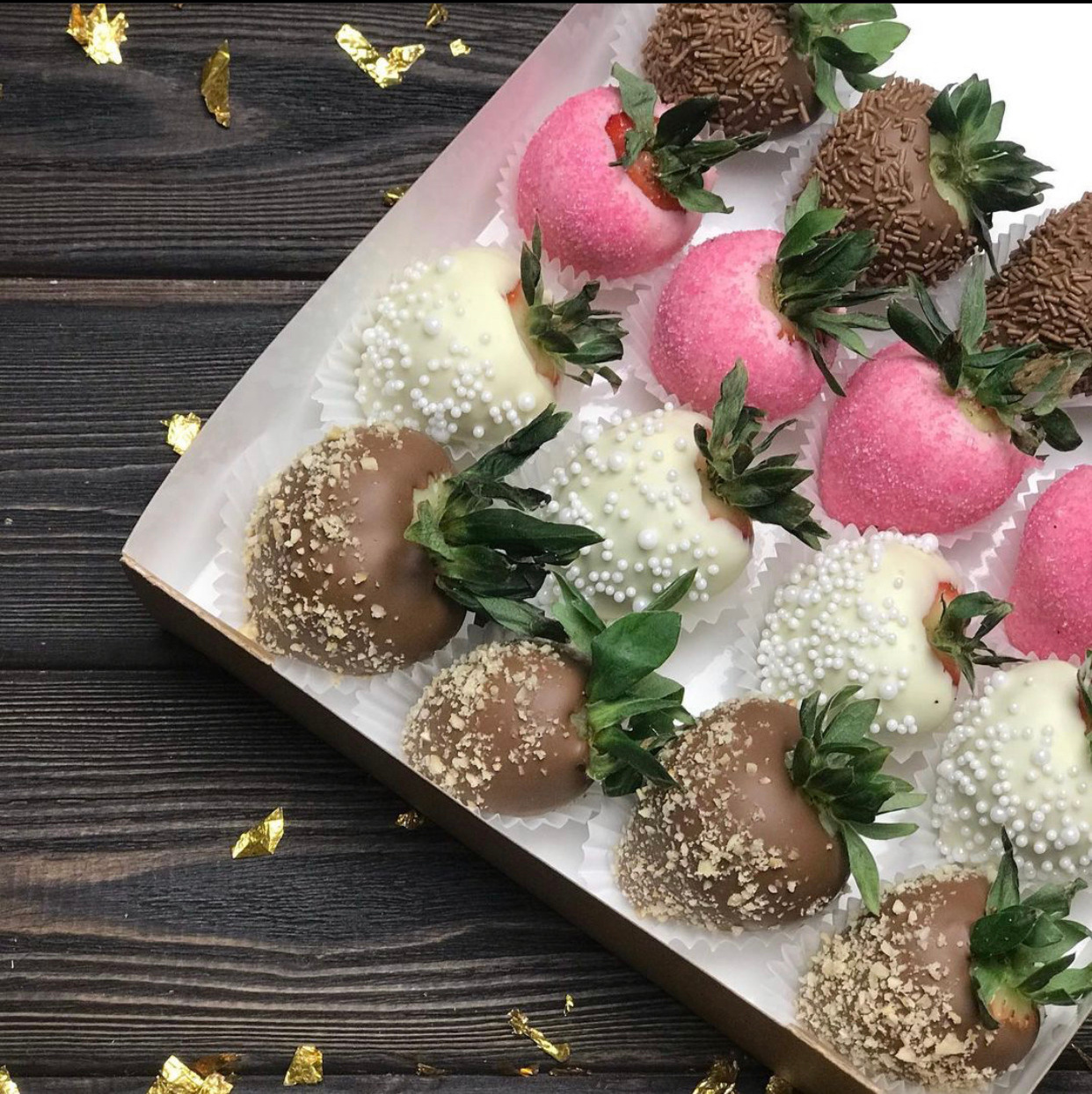 Наборы из клубники в шоколаде Сургут. Клубника в шоколаде в Сургуте