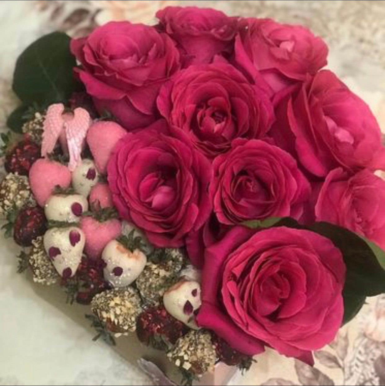 Композиции с цветами. Клубника в шоколаде в Сургуте