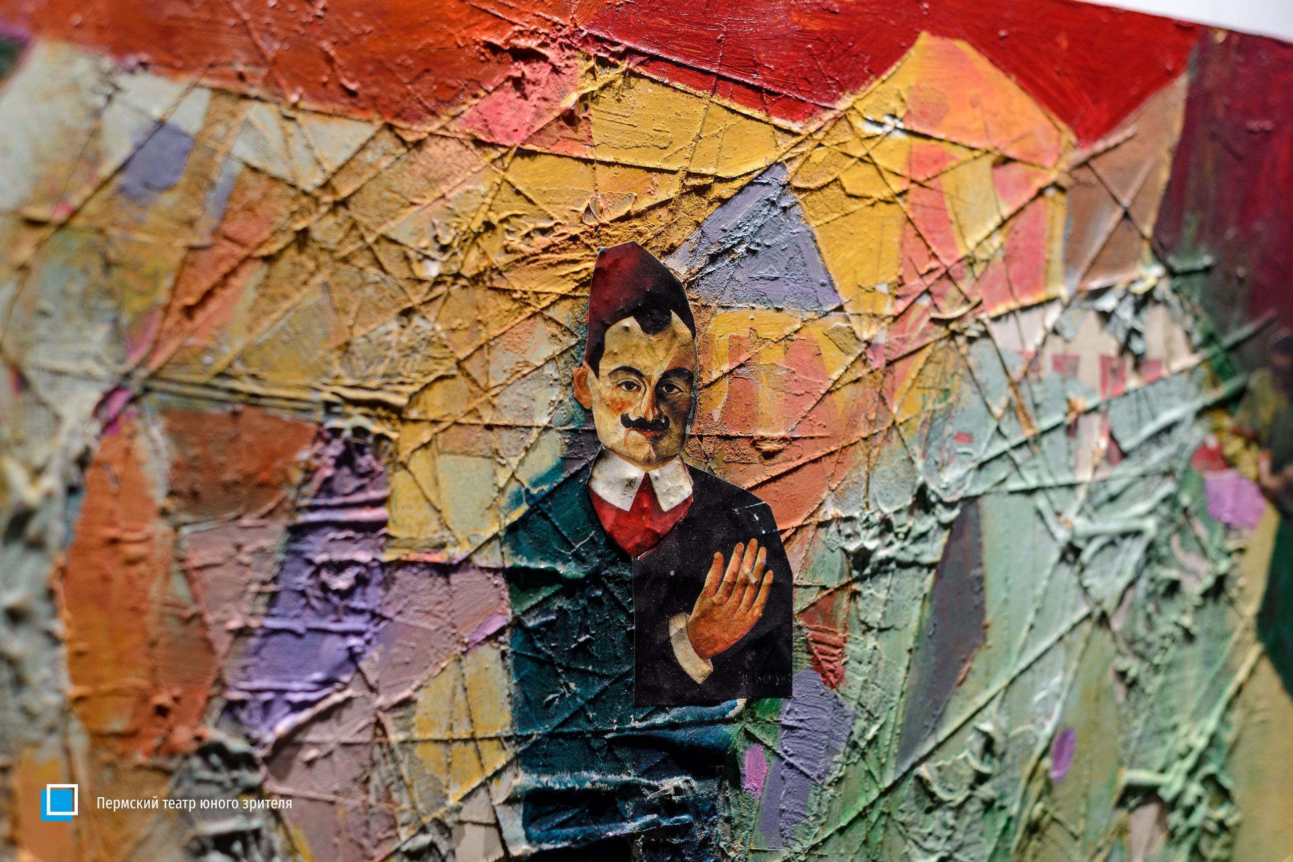 В Пермском ТЮЗе открылась выставка «Три главных» с работами Юрия Лапшина, Александра Казначеева и Юрия Жаркова. Журнал о самом особенном. Пермь и Пермский край