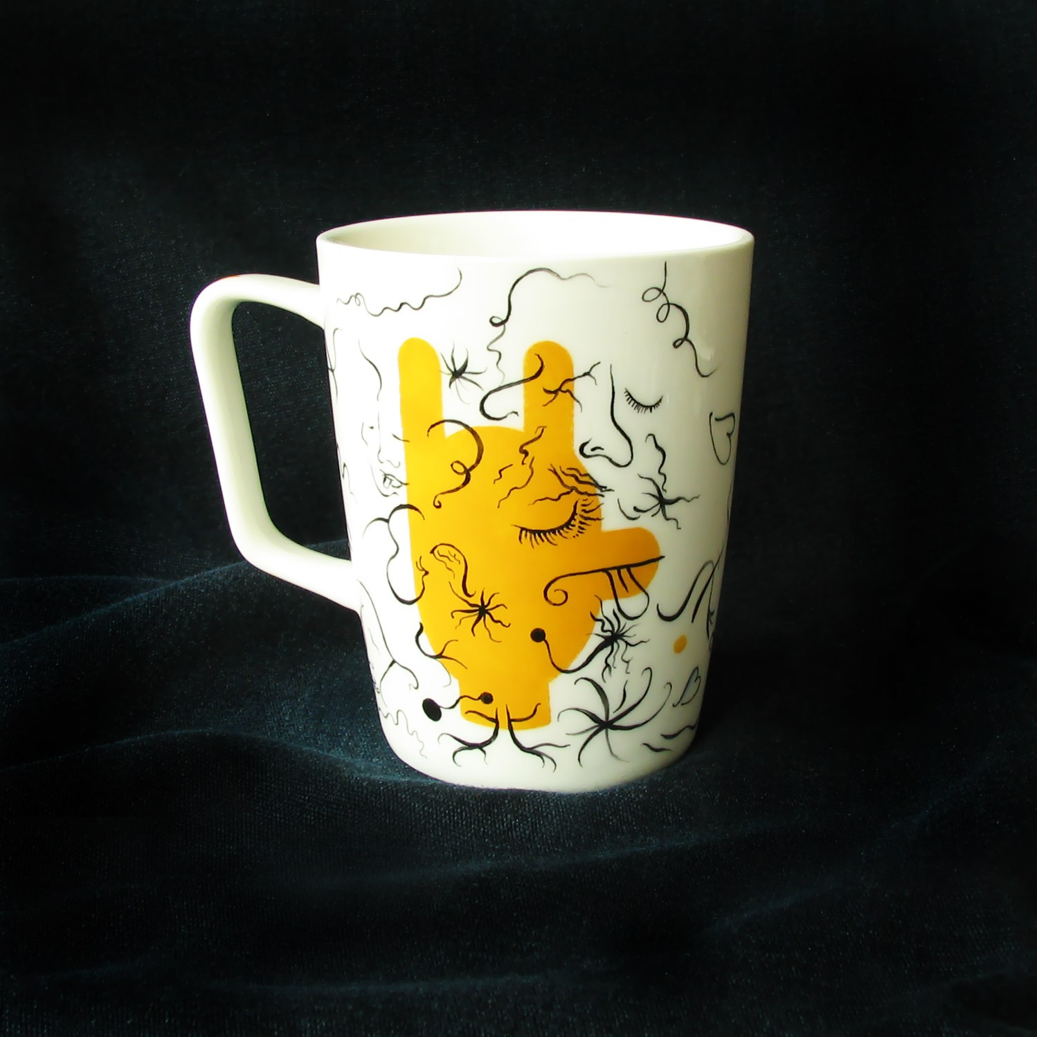 Надпись на фарфоре в Санкт-Петербурге.