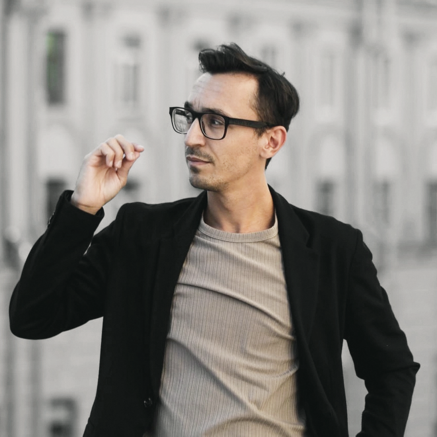 Контакты. Режиссёр Даниил Филиппович