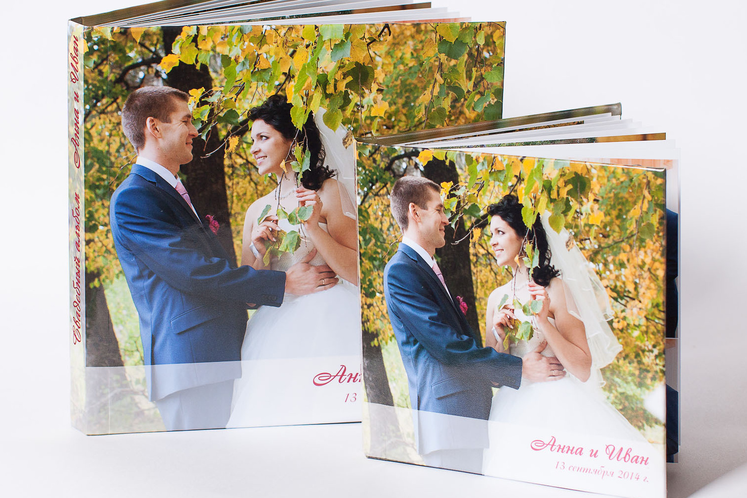 Квадратная свадебная фотокнига с цветной фотообложкой.