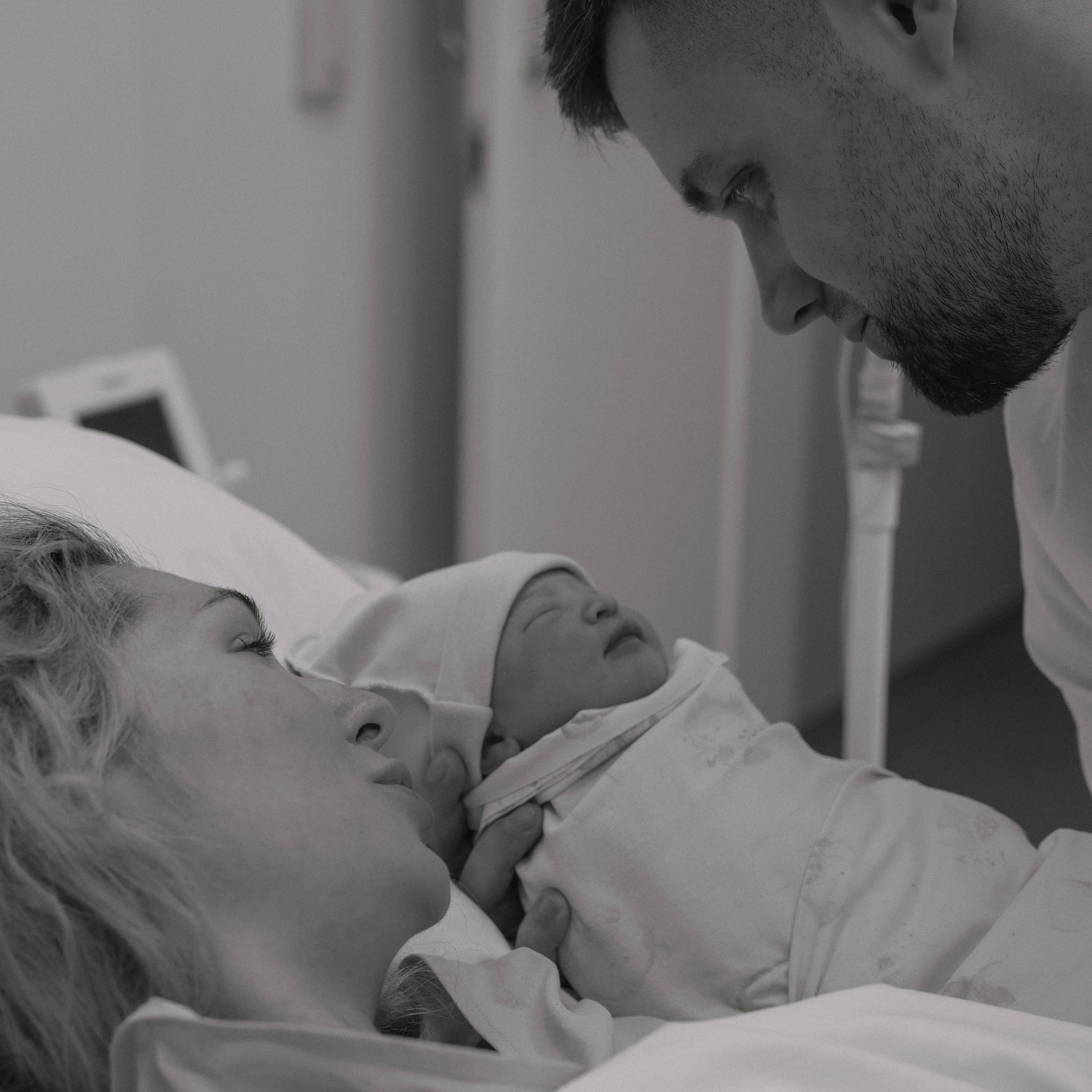 Услуги. Фотослужба «Малютка» в Наро-Фоминском перинатальном центре — сохраняем главные мгновения семьи и создаём премиальные фотокниги