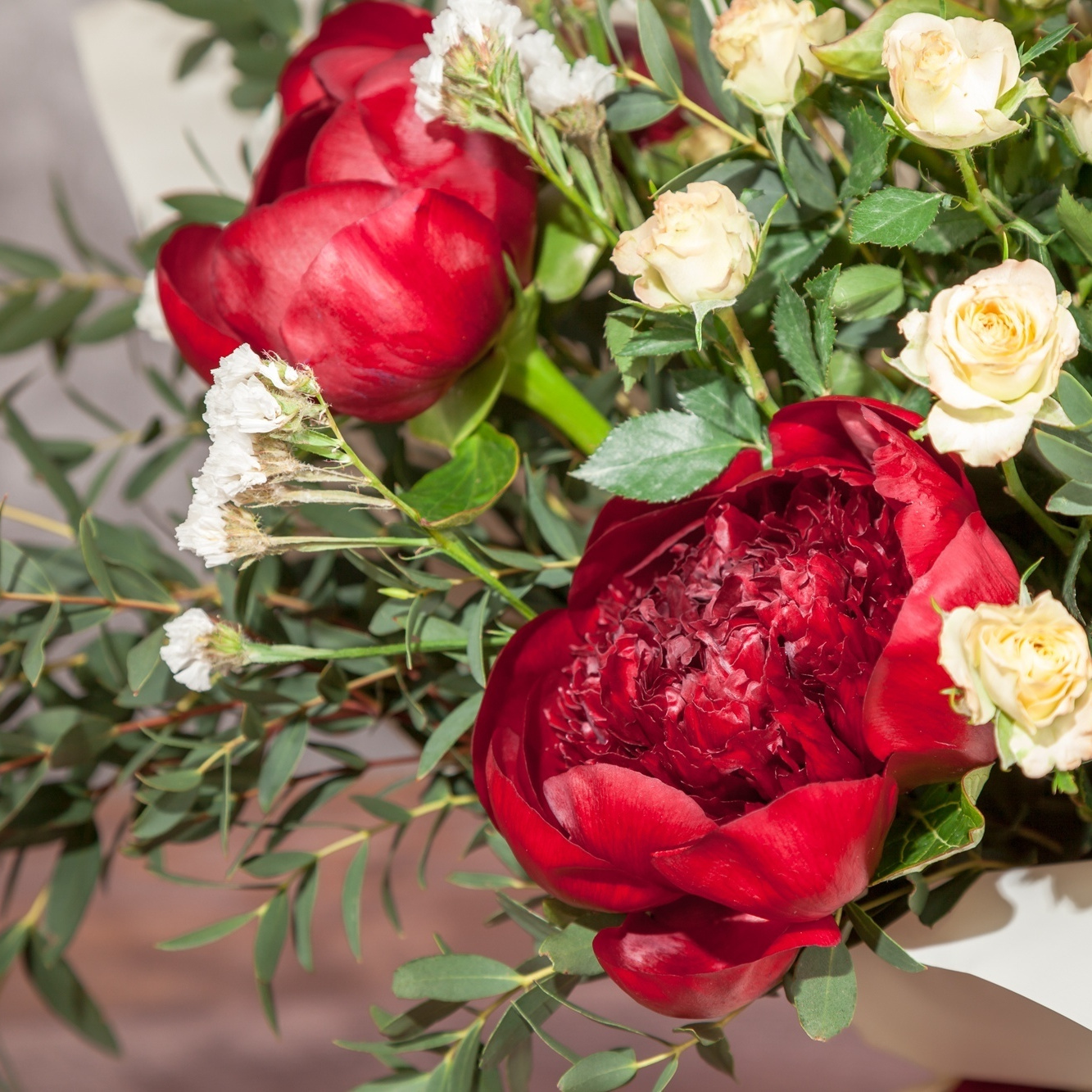 Букет с красными пионами. Флорист Маргарита Гладкова