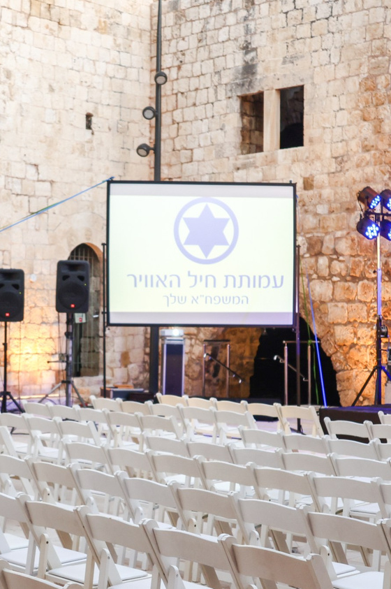 Business. Noam Paradise Photographer