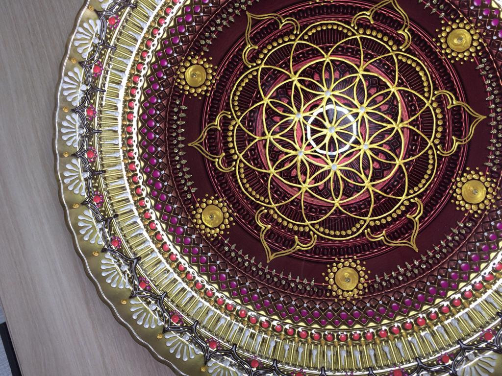 МАГАЗИН — «Мелодия любви» Мандала бордовая на тарелочке. Свет Мандал Светланы Филимоновой