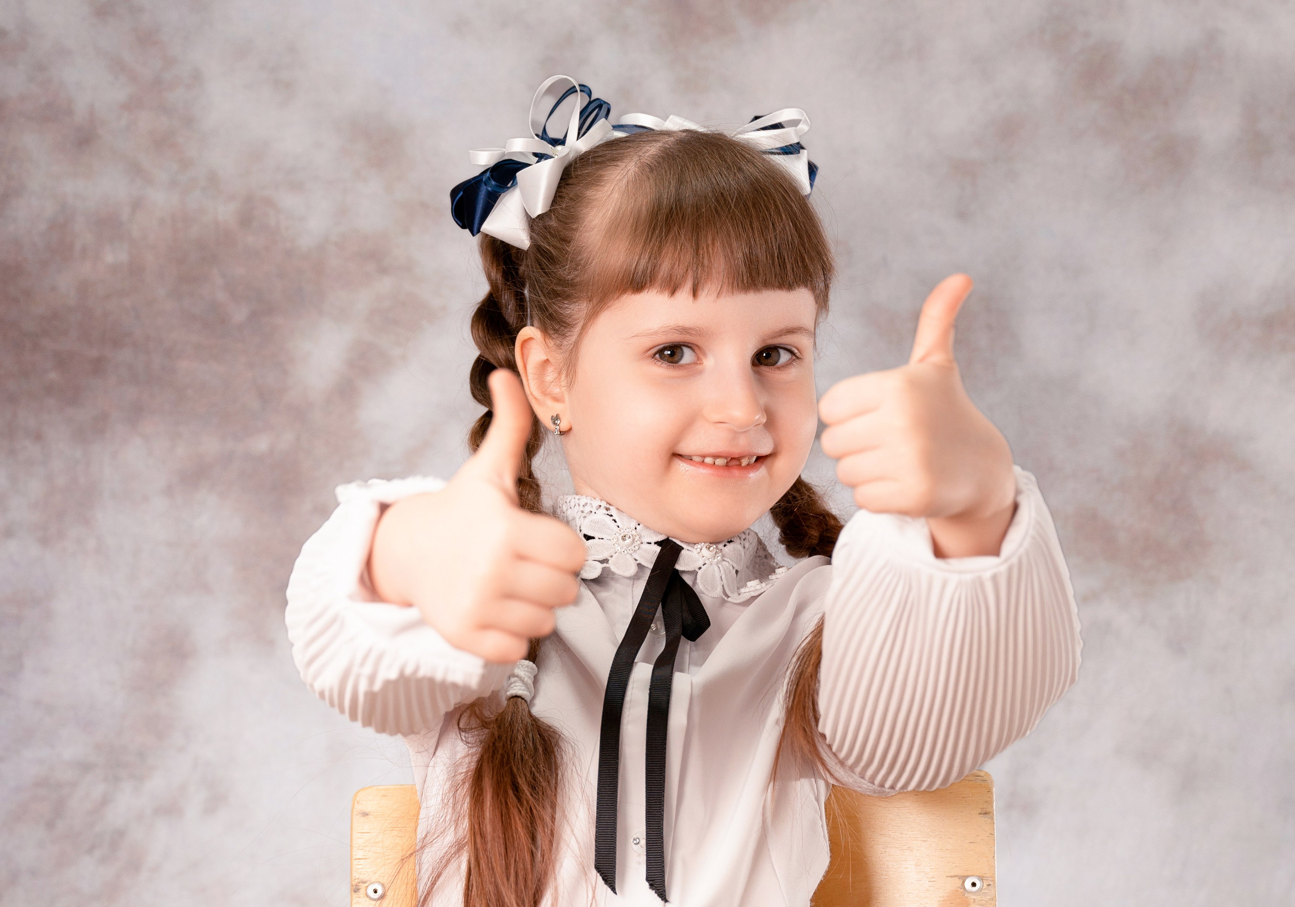 Цена на фотокнигу выпускника детского сада, школы. Детский фотограф. «Ожившие» фото, г. Нижневартовск