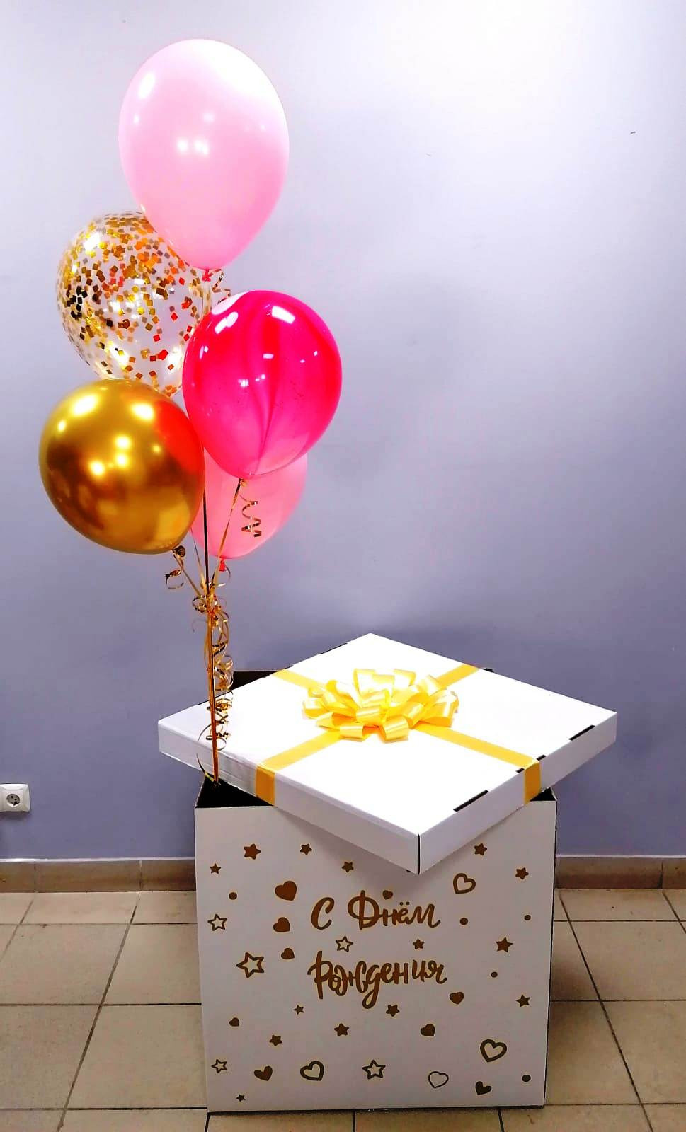 Коробка с шарами. Студия праздничного декора
