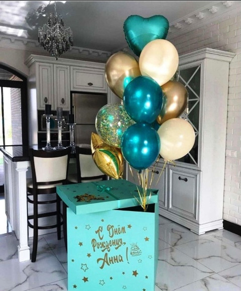 Коробка с шарами. Студия праздничного декора