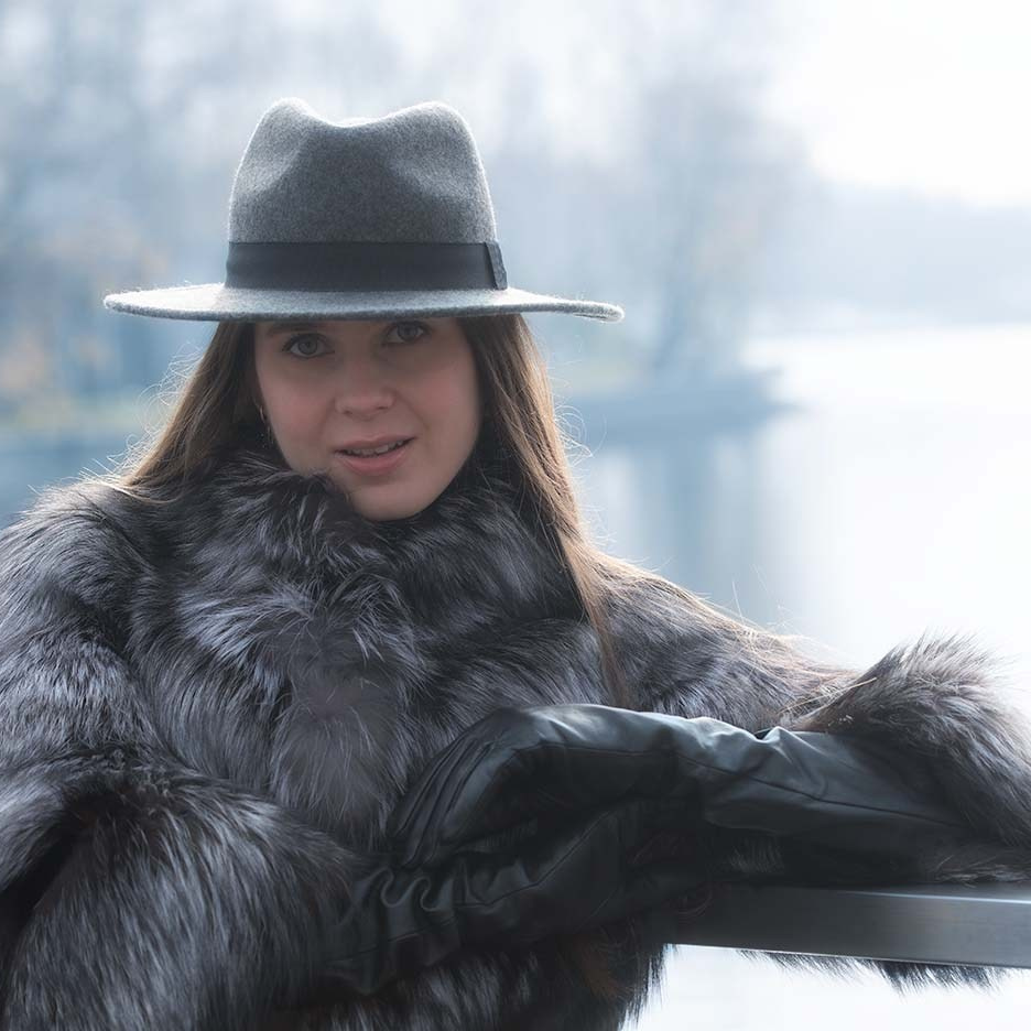 Дмитрий Хуршудов — профессиональный фотограф в Москве. Портретная и гламурная ню (boudoir) съемка. Фотосессии в студии и на выезде