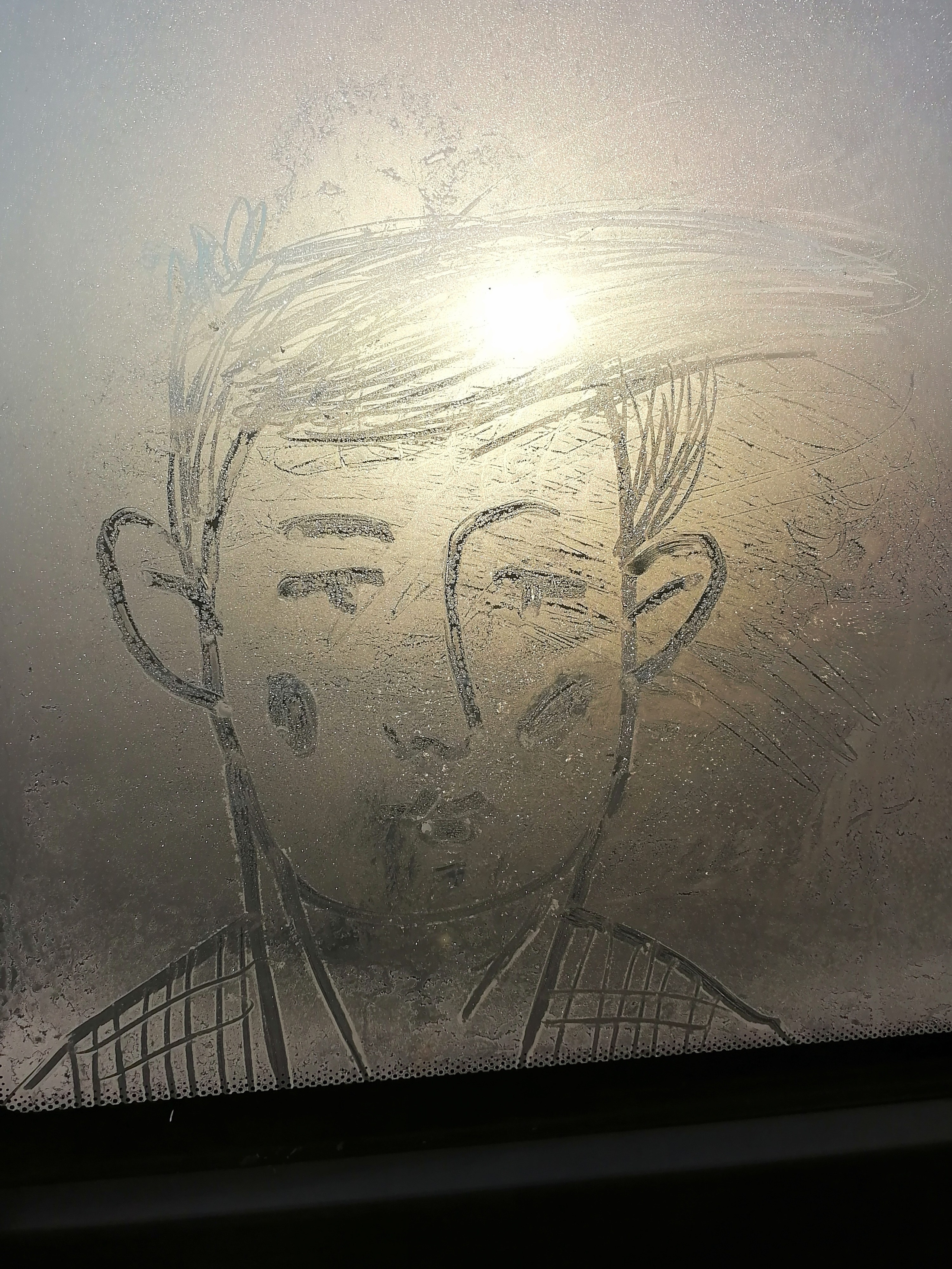 Рисункинаокнахавтобуса. Художник Рыбак Николай