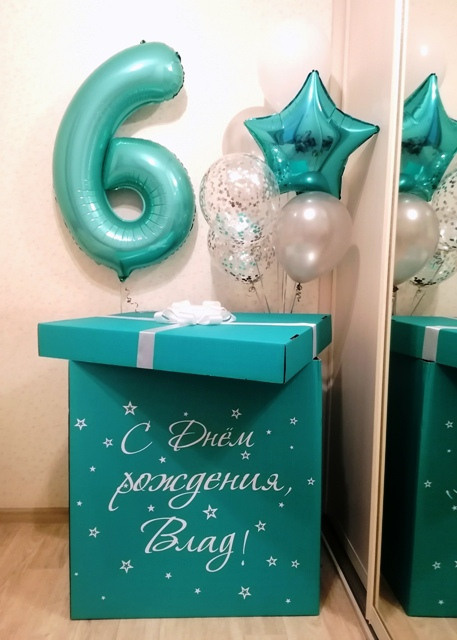 Коробка с шарами. Студия праздничного декора