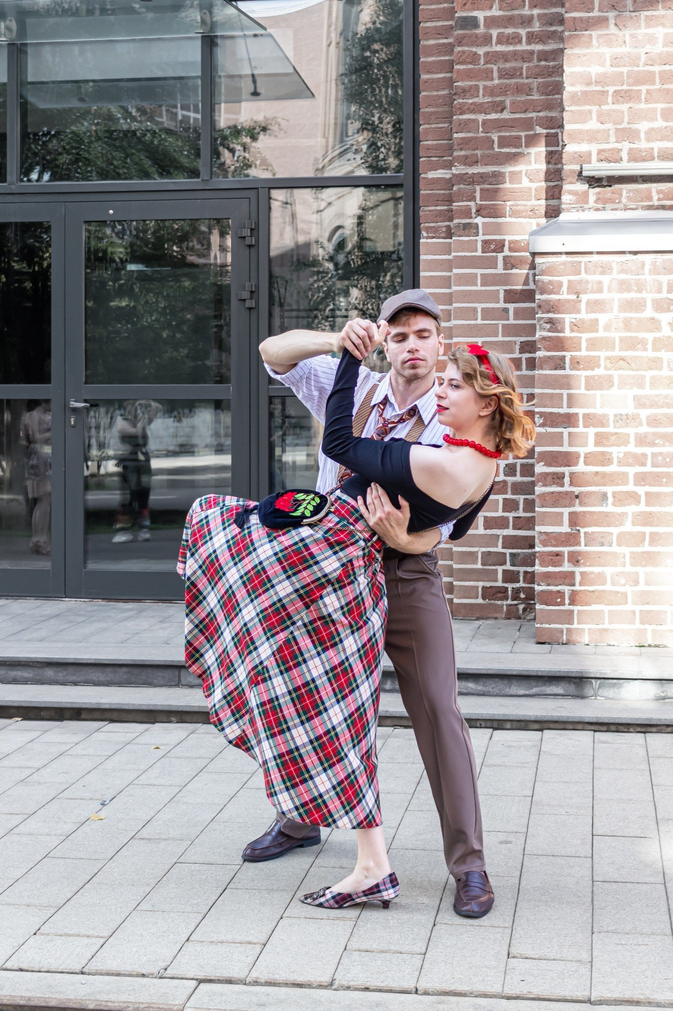 Танцевальная Love Story на улице, эмоции пары — фотограф Карасёва Елена