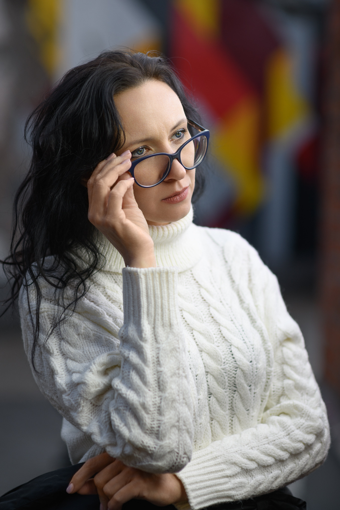 Портрет женщины в очках