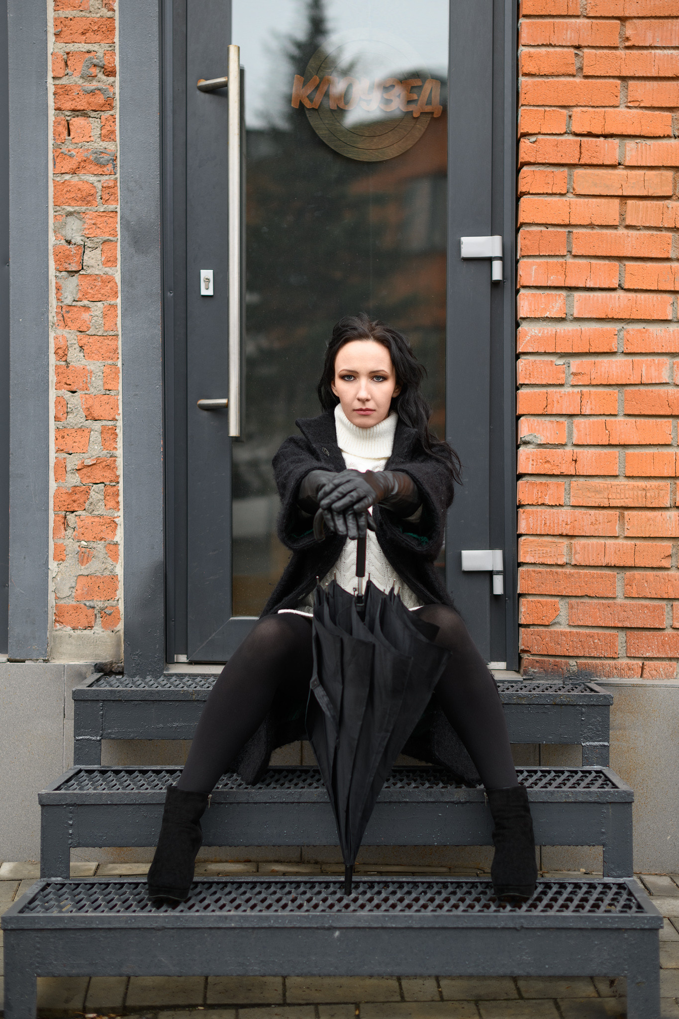 Портрет женщины с зонтиком