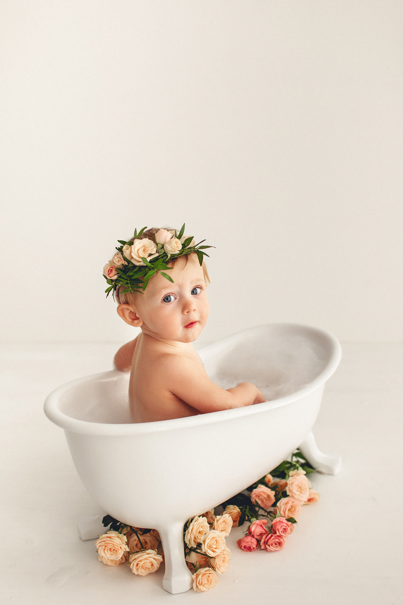 Цветочная ванна для Агаты. Детский фотограф в Самаре