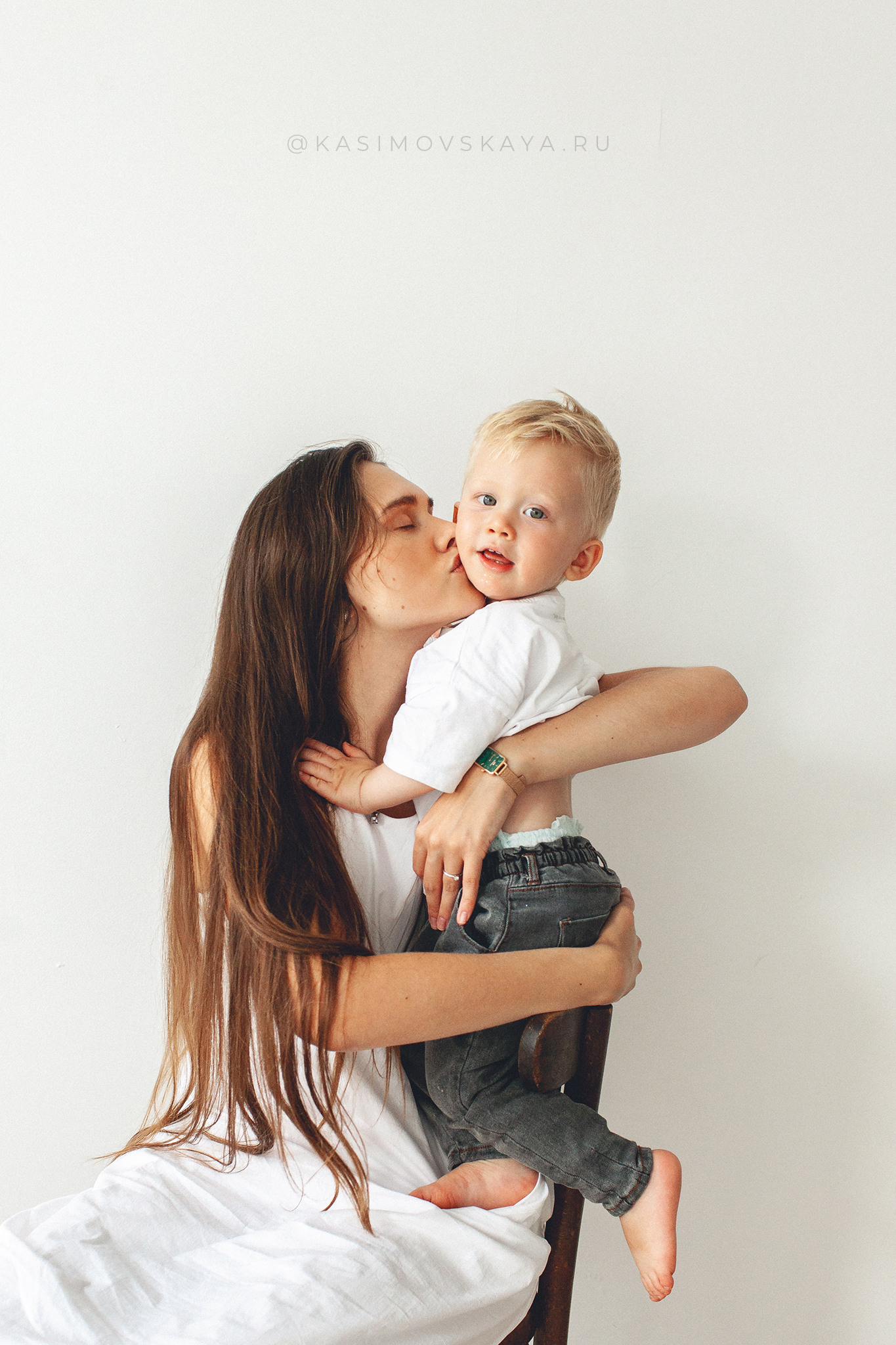 Фотосессия «Мама и сынок» в Маленькой белой студии в Самаре. Детский фотограф в Самаре