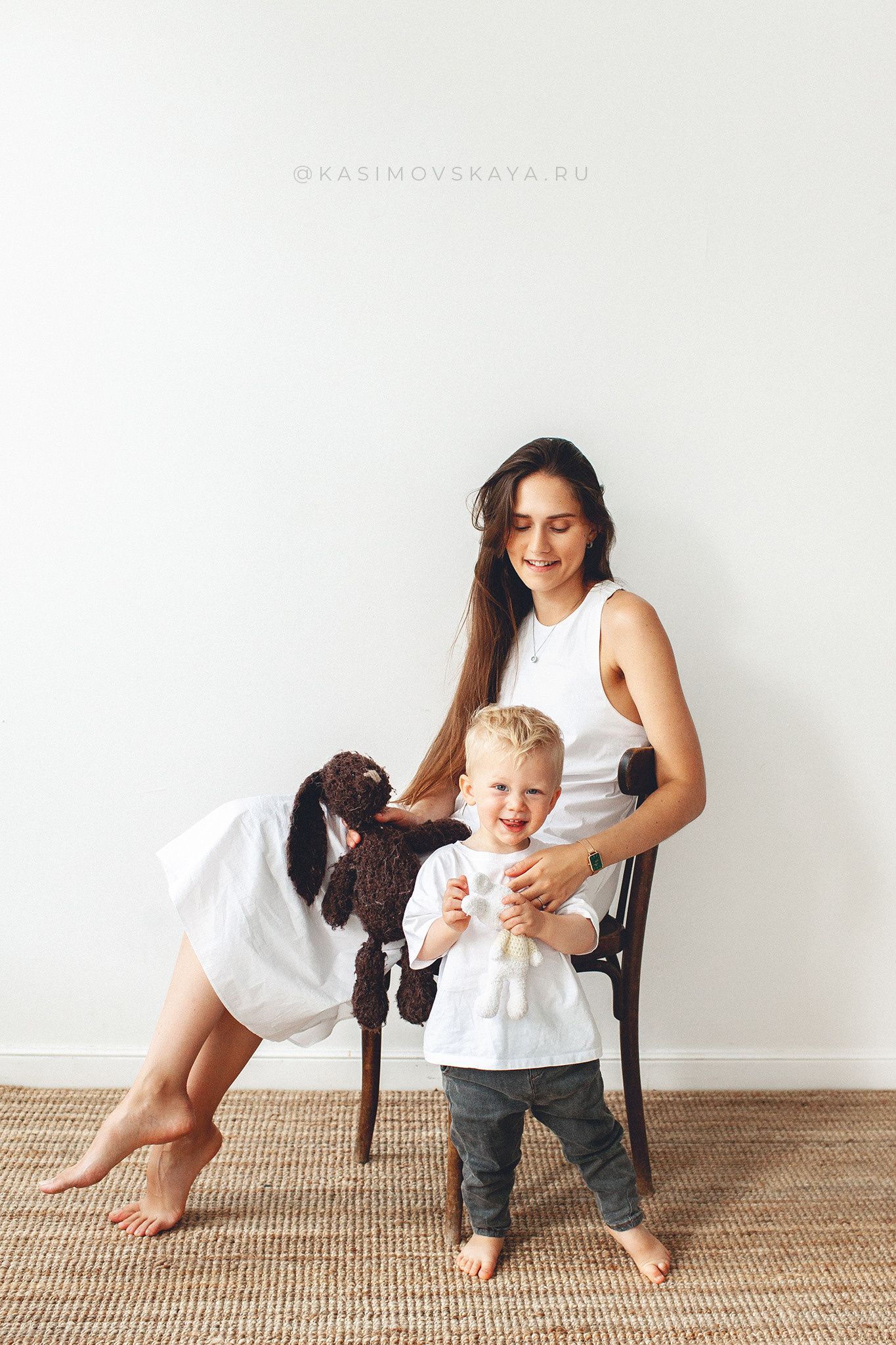 Фотосессия «Мама и сынок» в Маленькой белой студии в Самаре. Детский фотограф в Самаре