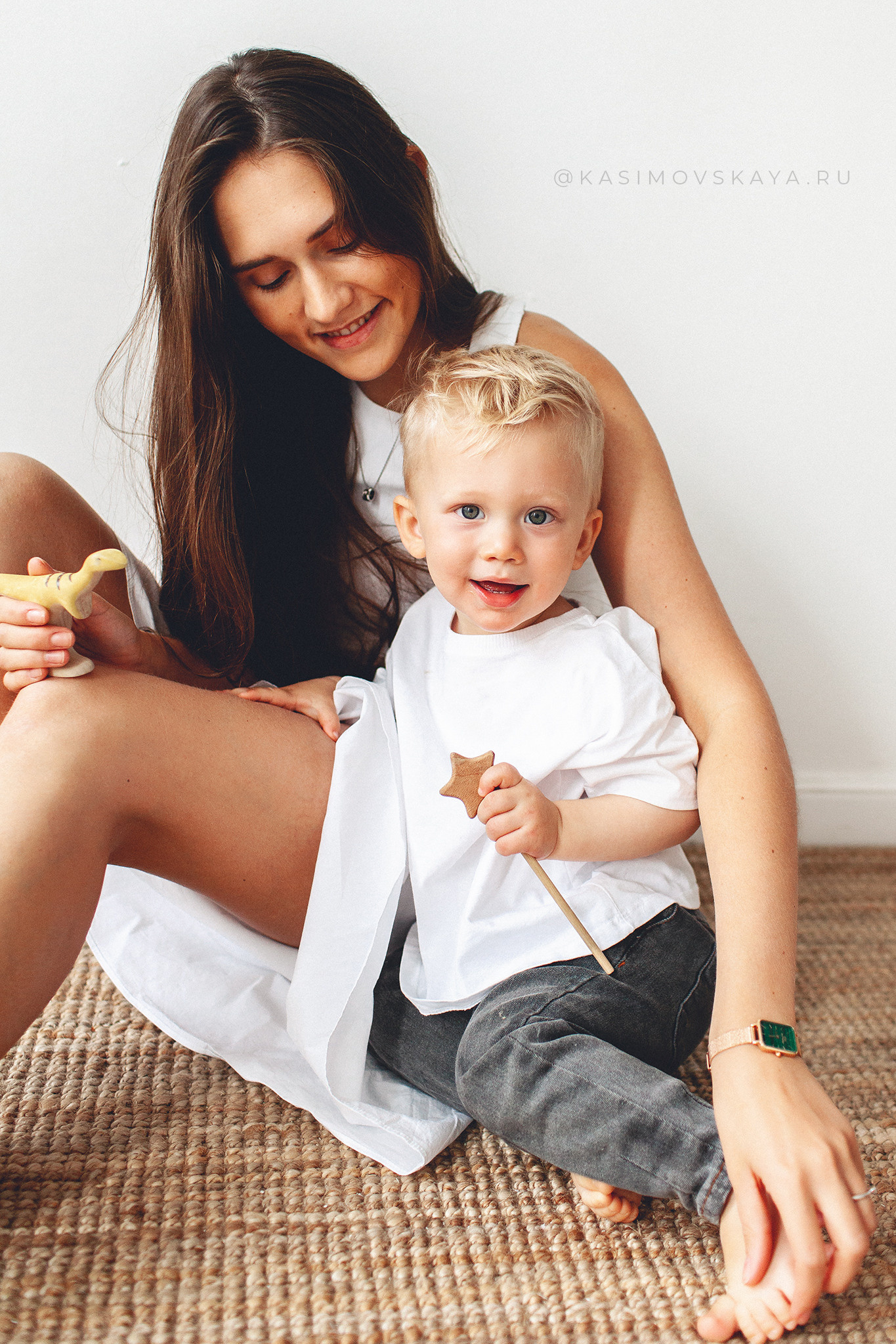 Фотосессия «Мама и сынок» в Маленькой белой студии в Самаре. Детский фотограф в Самаре