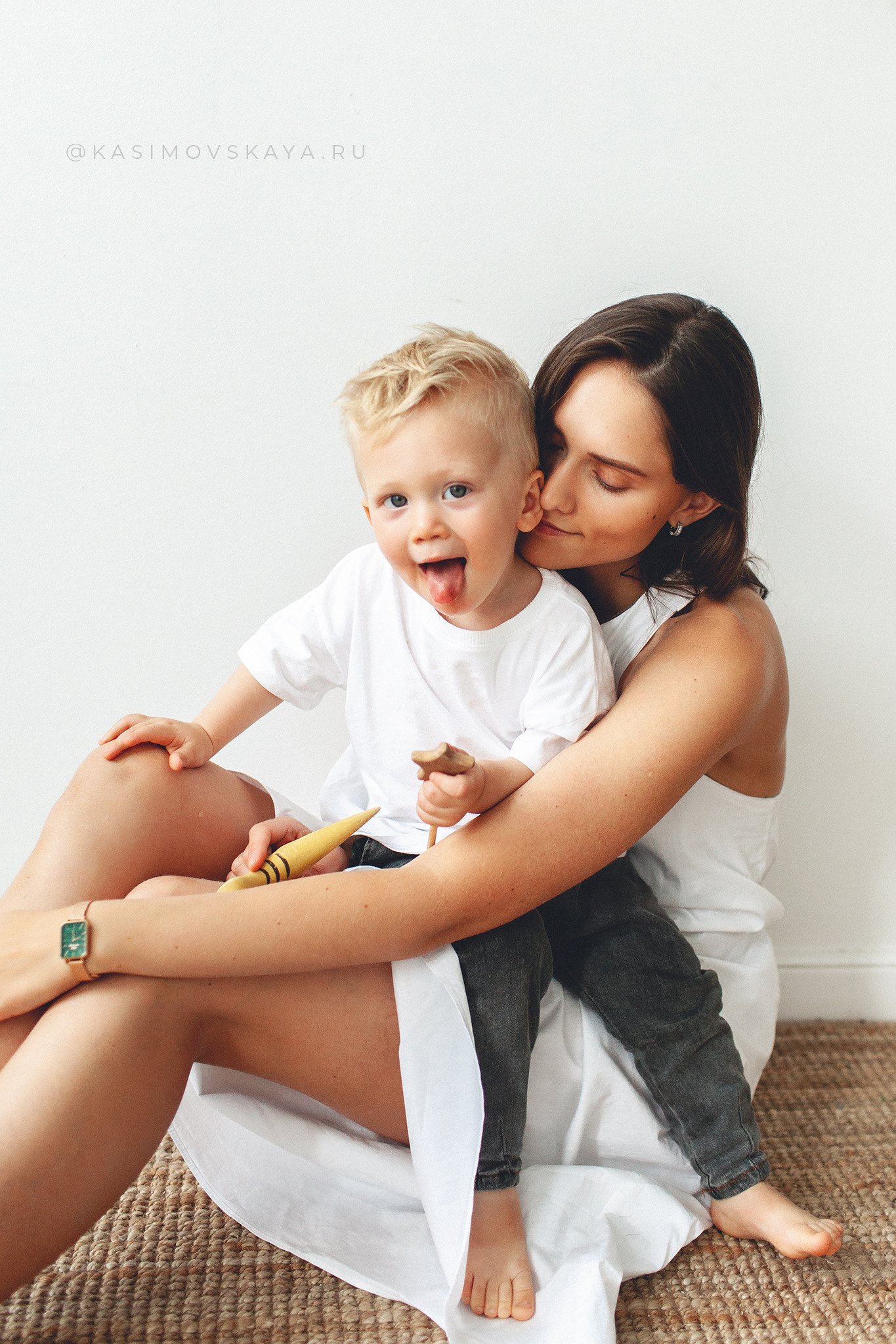 Фотосессия «Мама и сынок» в Маленькой белой студии в Самаре. Детский фотограф в Самаре
