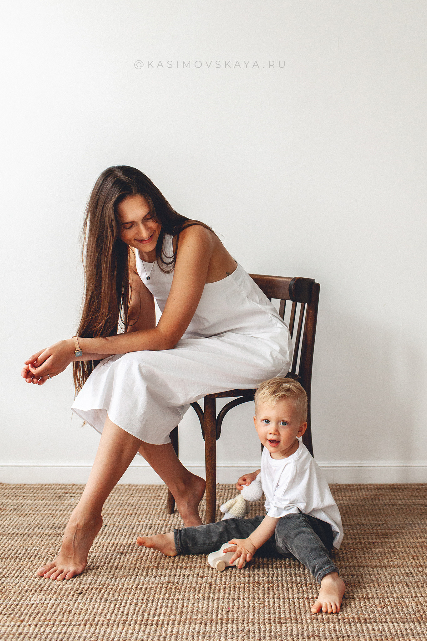 Фотосессия «Мама и сынок» в Маленькой белой студии в Самаре. Детский фотограф в Самаре