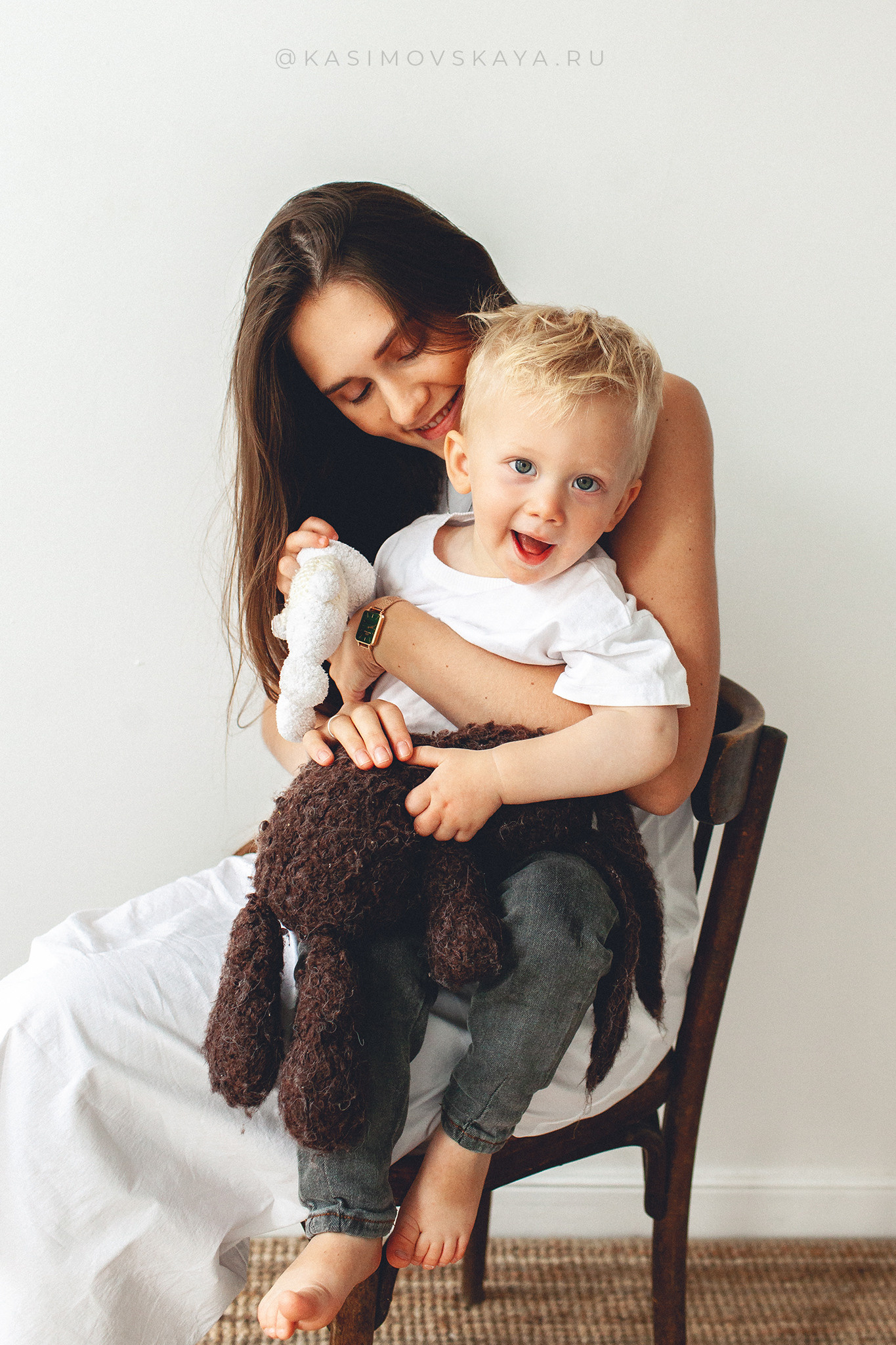 Фотосессия «Мама и сынок» в Маленькой белой студии в Самаре. Детский фотограф в Самаре