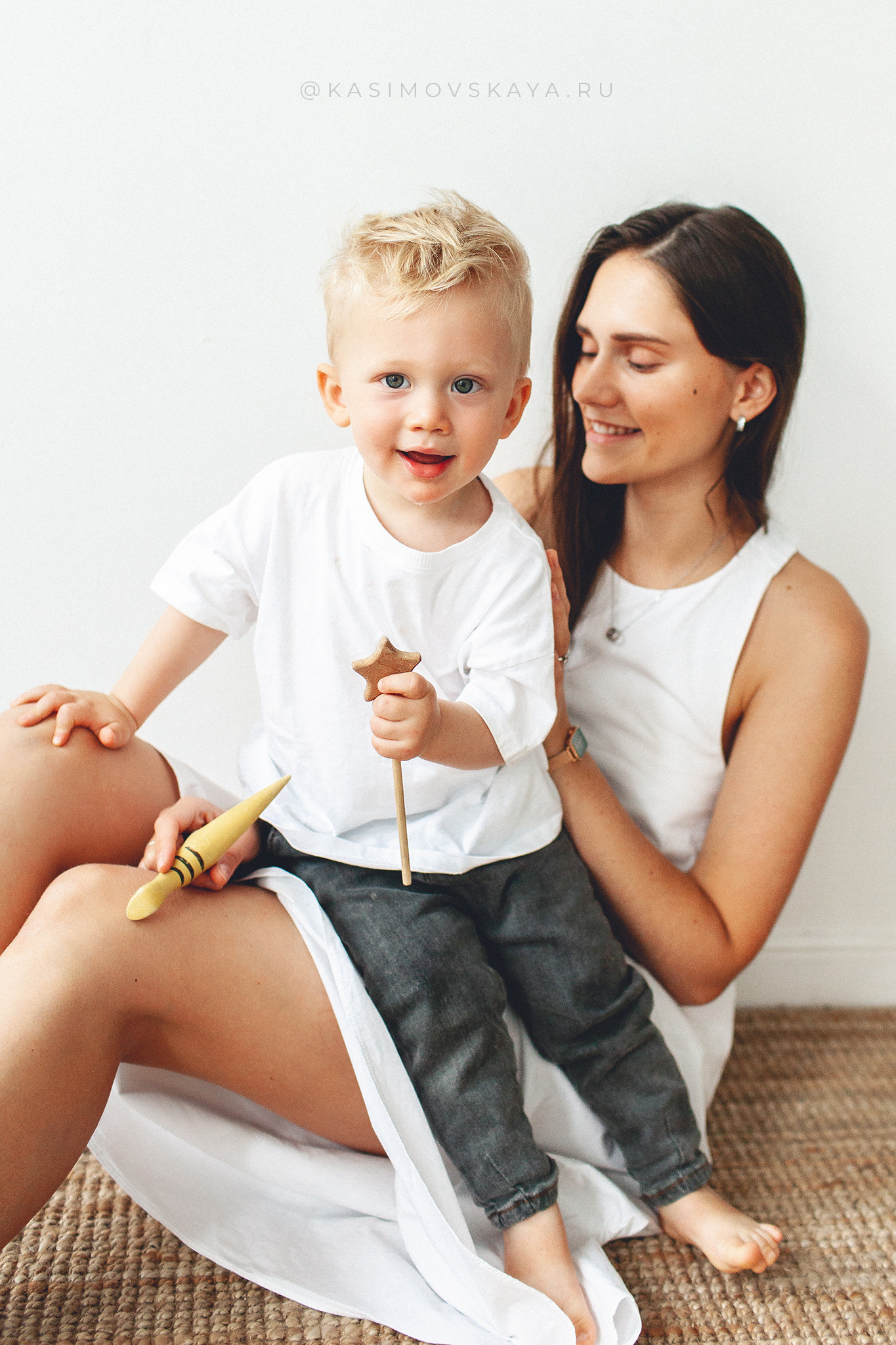 Фотосессия «Мама и сынок» в Маленькой белой студии в Самаре. Детский фотограф в Самаре