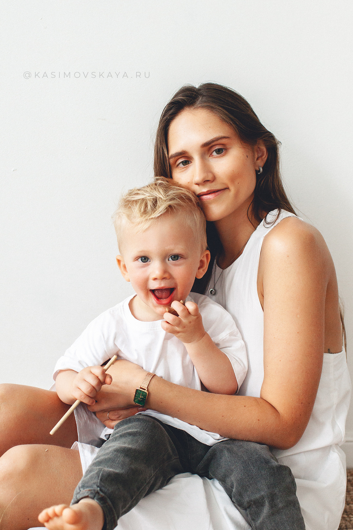 Фотосессия «Мама и сынок» в Маленькой белой студии в Самаре. Детский фотограф в Самаре