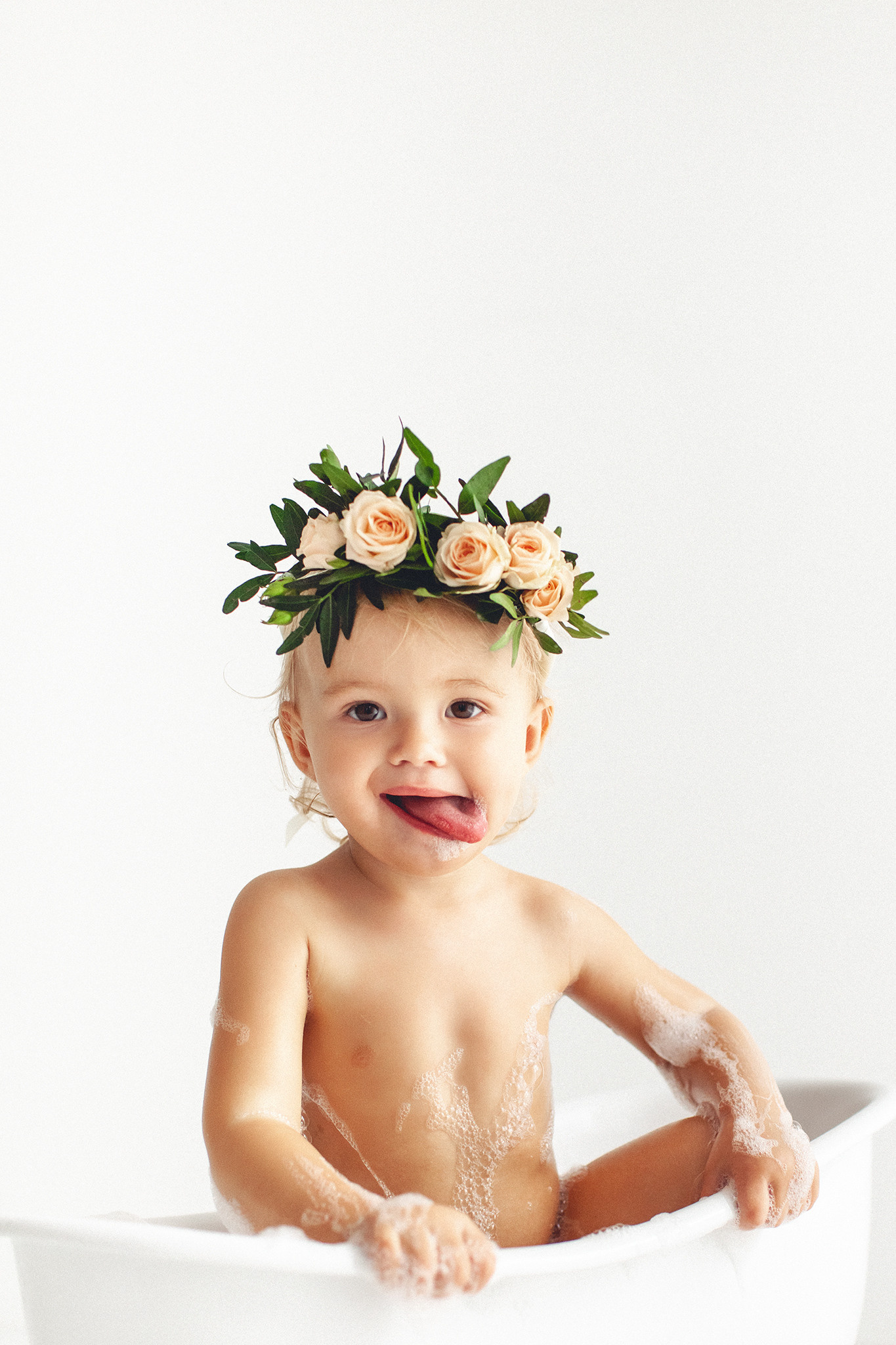 Сонечка и цветочки. Детский фотограф в Самаре