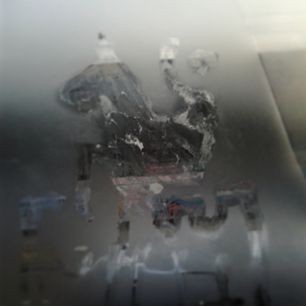 Рисункинаокнахавтобуса. Художник Рыбак Николай