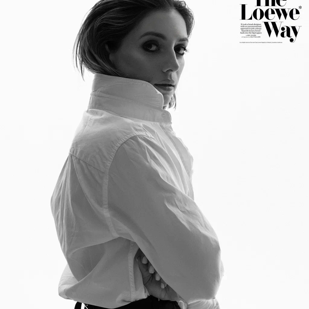 девушка женский портрет фотограф юлия фролова циклорама постоянный свет ростов модель обучение фотографии воркшоп по фотографии фотодень подарочный сертификат чб черное белый портрет 