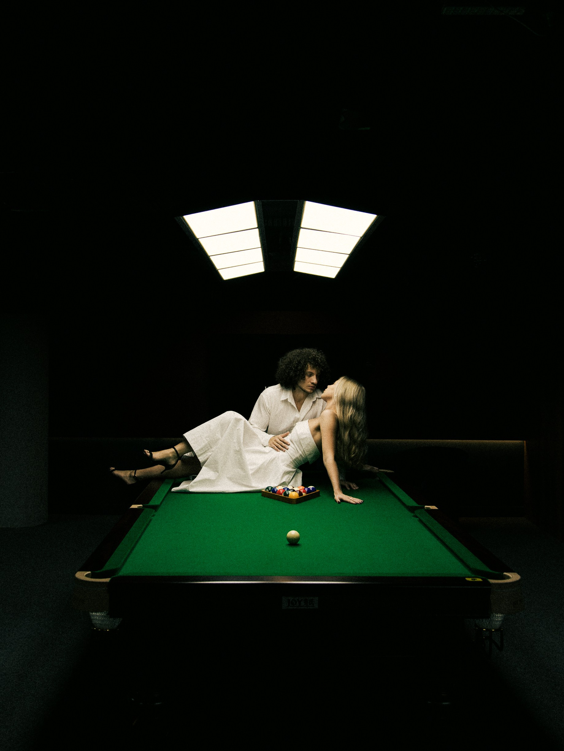 Парная фотосессия в бильярде. Фотограф Кириллов Игорь