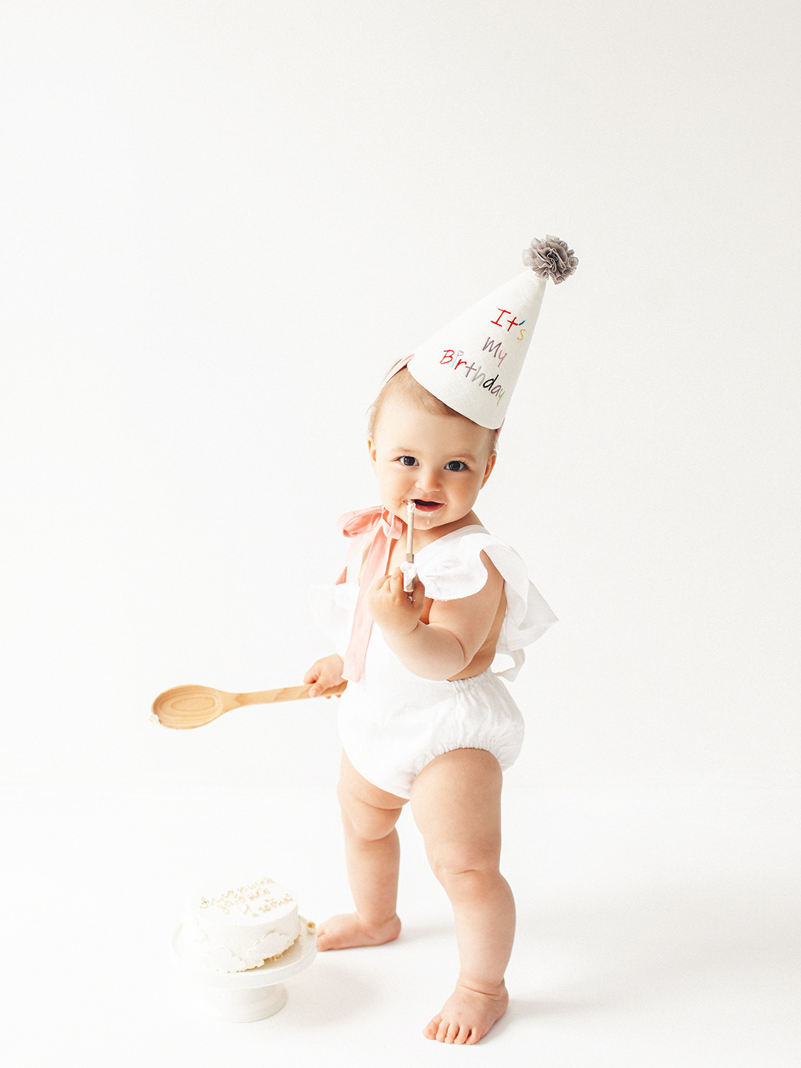 Фотосъёмка «Первый тортик» в маленькой белой студии в Самаре. Детский фотограф в Самаре