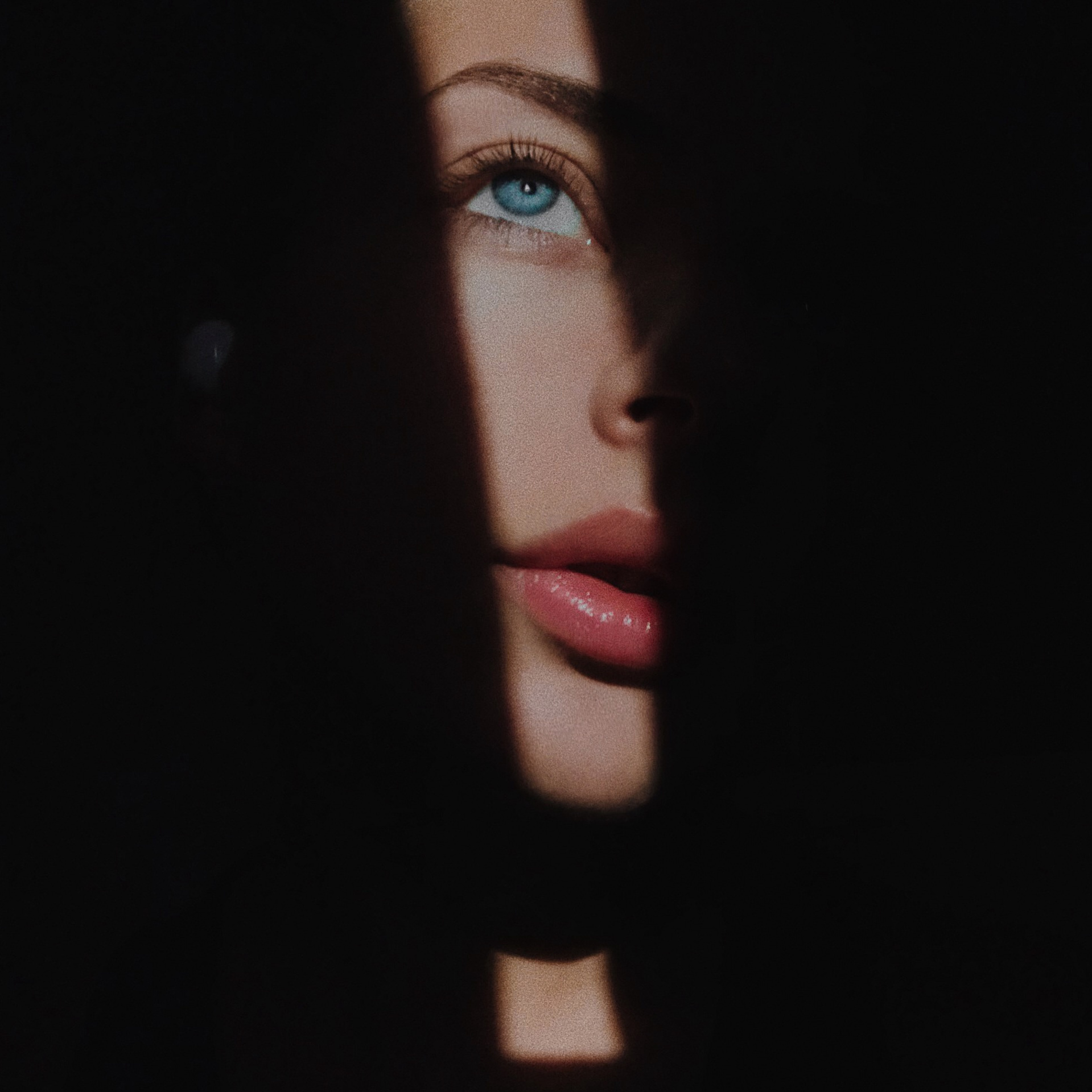 Контакты. Фотограф Лизавета Синкевич. Женский портрет. Санкт-Петербург