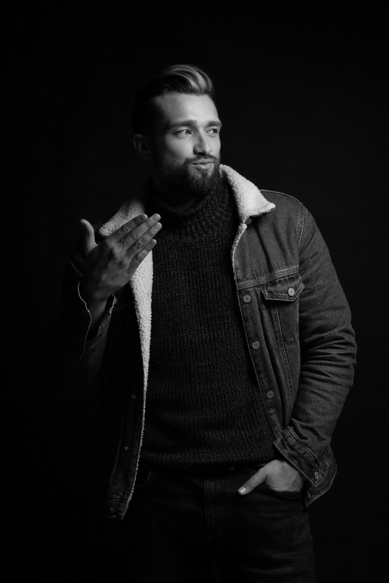 Фотосессия мужчины в студии деловой портрет