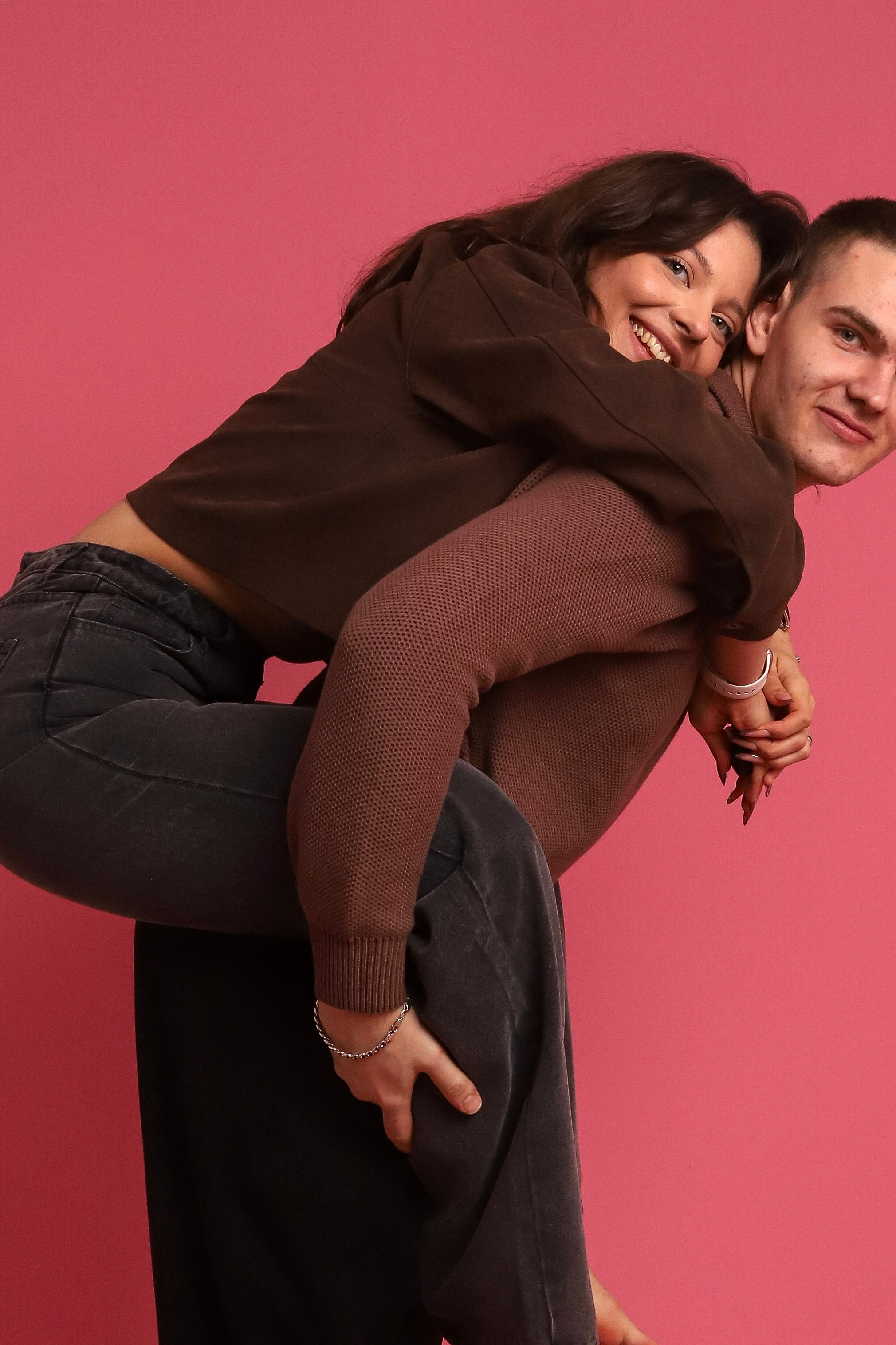 Розовый фон. Снимочная — фотостудия без фотографа