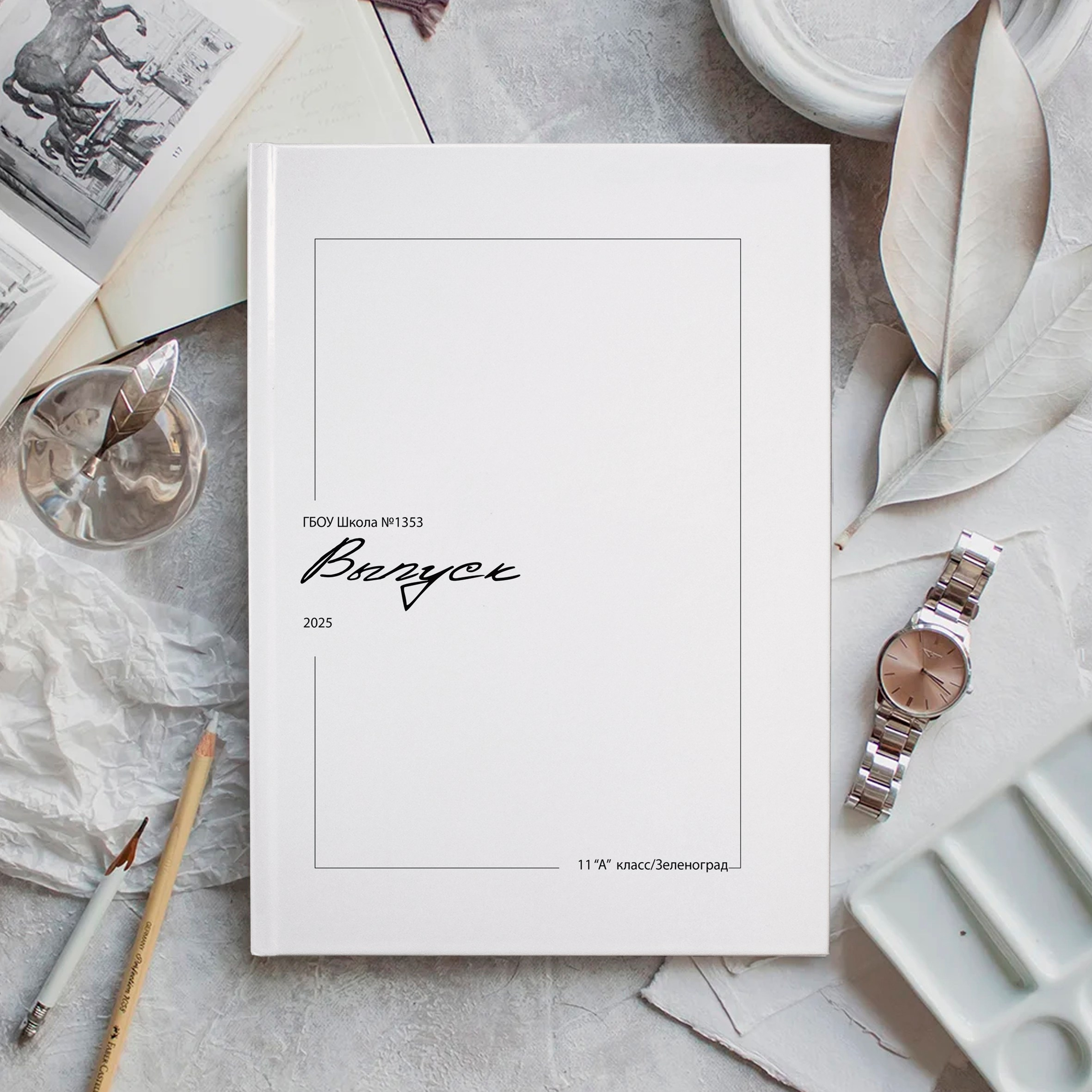 Альбом для выпускников 9 и 11 классов в студии c красными акцентами.