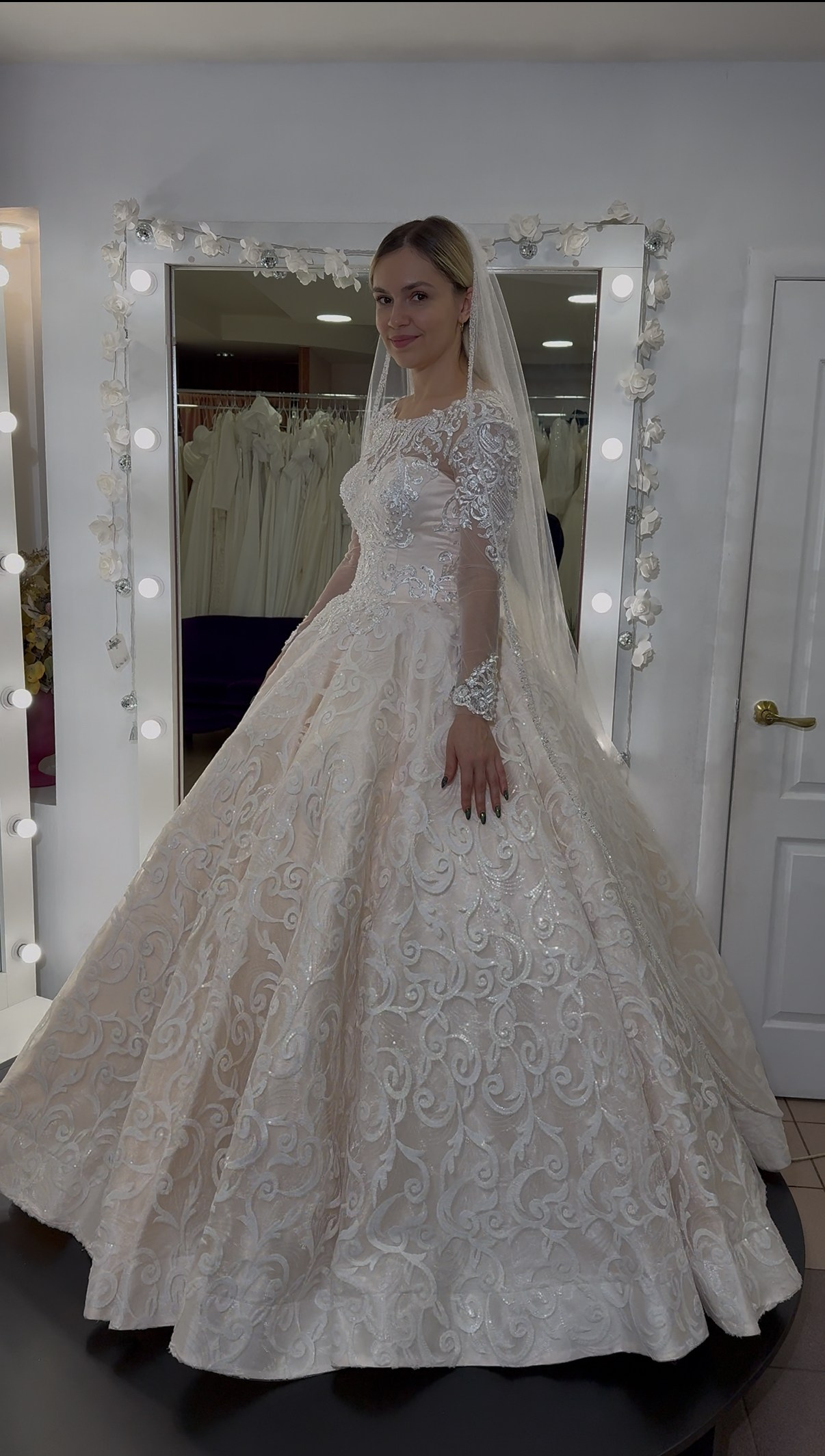 «Люкс» пышные и для покрытых. Свадебный салон Саратов — Charmante