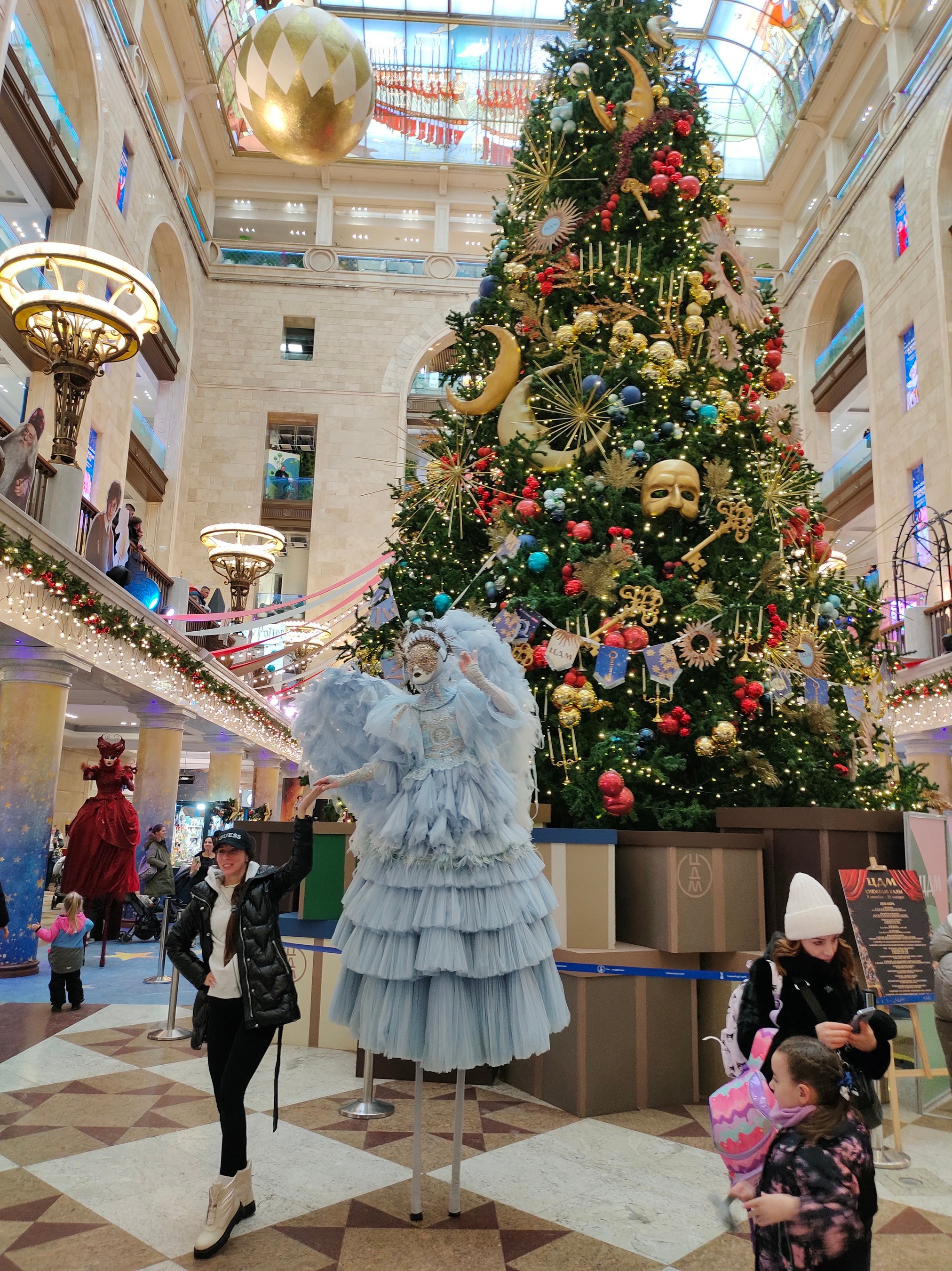 Артисты на встречу гостей. Мимы и Ходулисты на встречу гостей. Москва