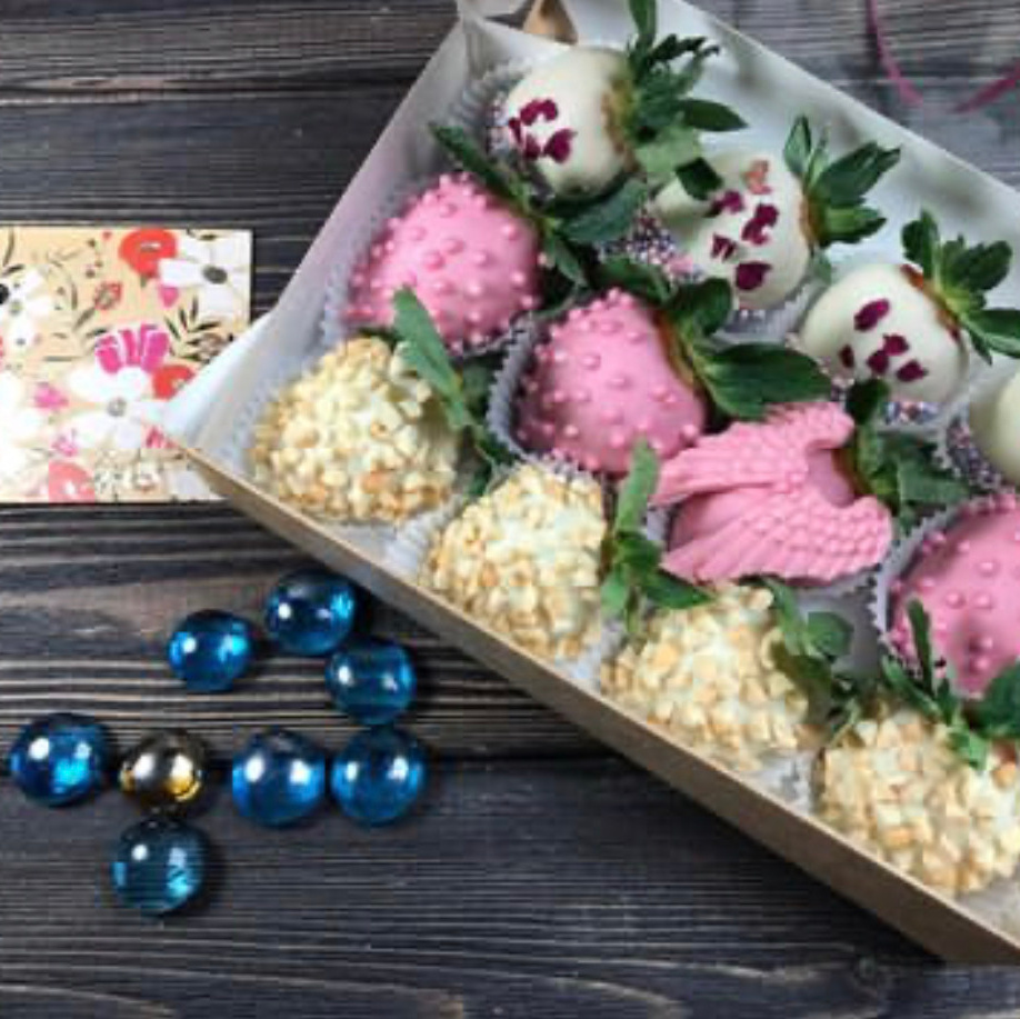 Наборы из клубники в шоколаде Сургут. Клубника в шоколаде в Сургуте