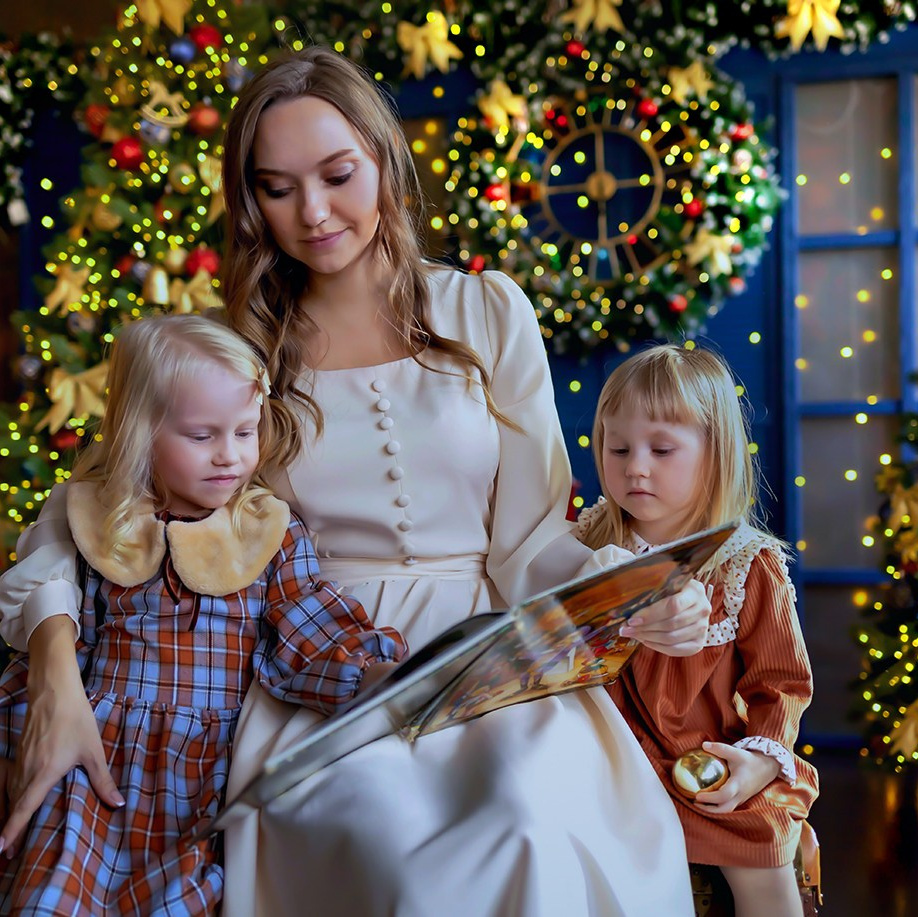 Family photo session in the studio. Photo-gerz.ru