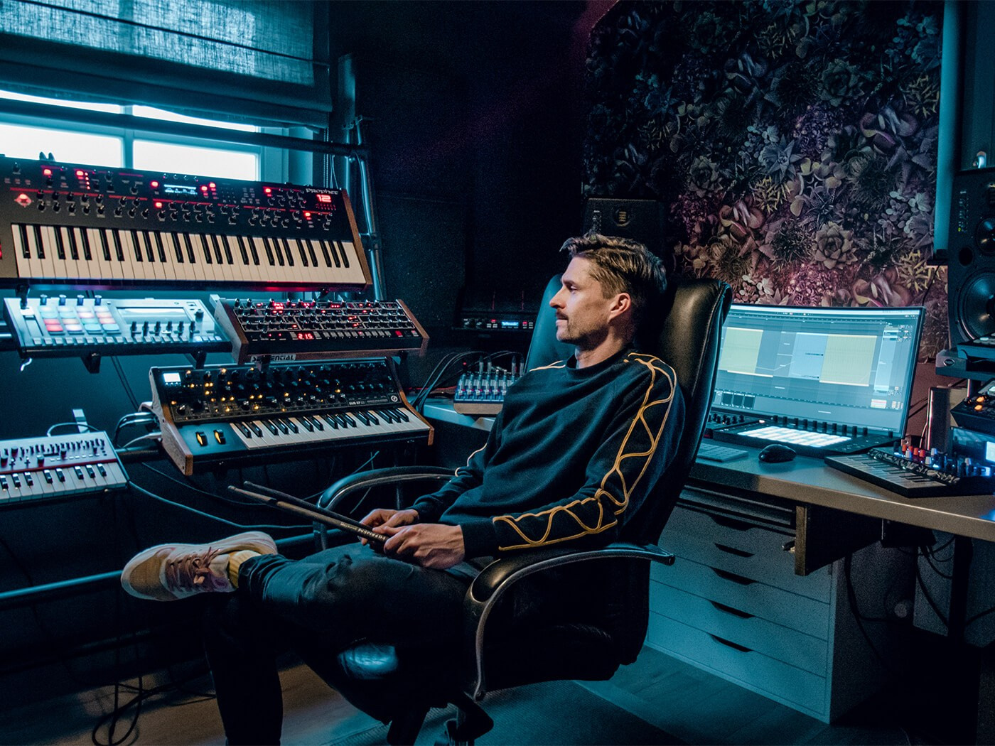 Синтез звука: интенсив по саунд-дизайну (Vital) — Дмитрий 2Dcube. Дмитрий 2Dcube Ларионов — музыкант, саунд-дизайнер, блогер